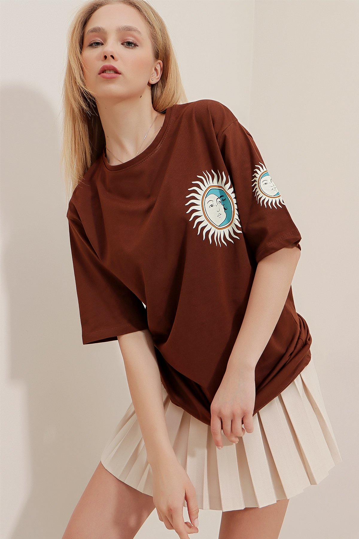 Bisiklet Yaka Önü Ve Arkası Baskılı Oversize Unisex T-Shirt - Kahverengi