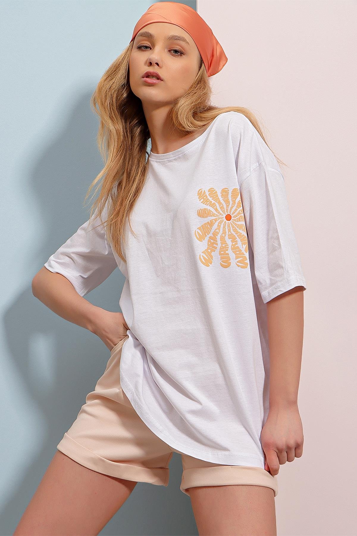 Bisiklet Yaka Önü Ve Arkası Flok Baskılı %100 Pamuk Oversize T-Shirt - Beyaz