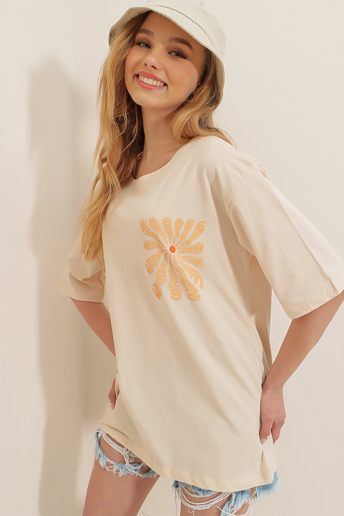 Bisiklet Yaka Önü Ve Arkası Flok Baskılı %100 Pamuk Oversize T-Shirt - Bej