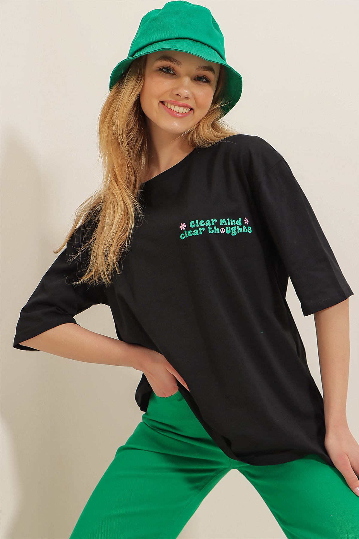 Bisiklet Yaka Önü Ve Arkası Flok Baskılı %100 Pamuk Oversize T-Shirt - SİYAH