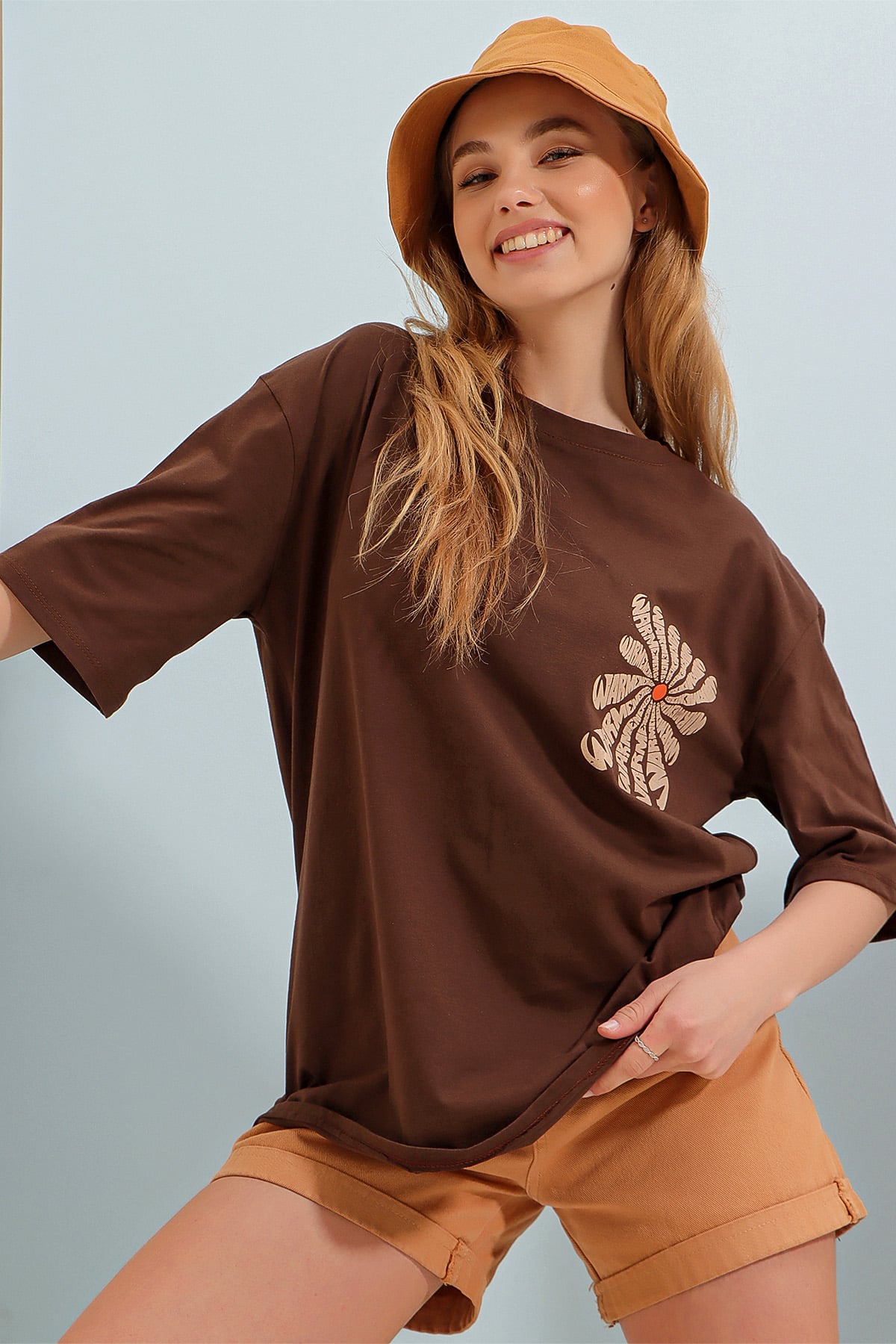 Bisiklet Yaka Önü Ve Arkası Flok Baskılı %100 Pamuk Oversize T-Shirt - Acı Kahve