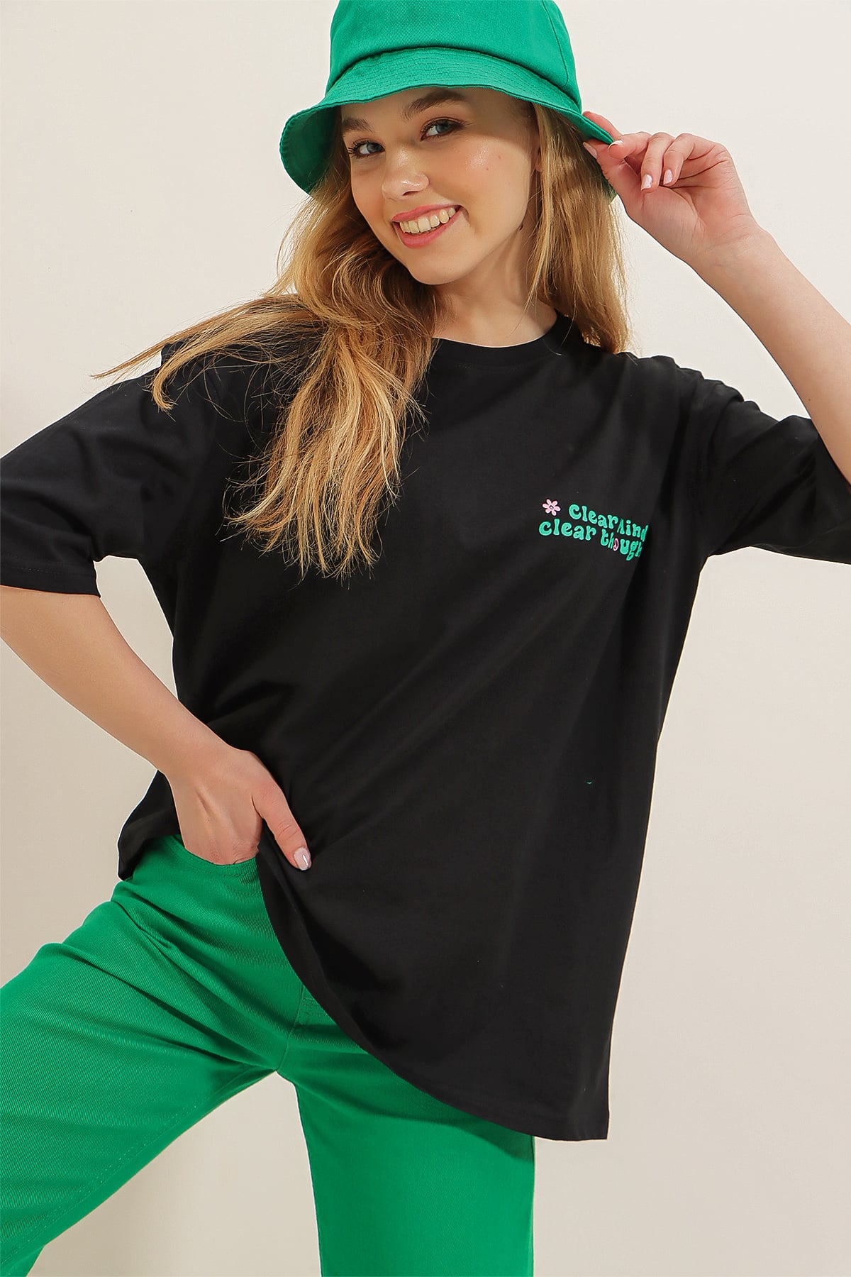 Bisiklet Yaka Önü Ve Arkası Flok Baskılı %100 Pamuk Oversize T-Shirt - SİYAH