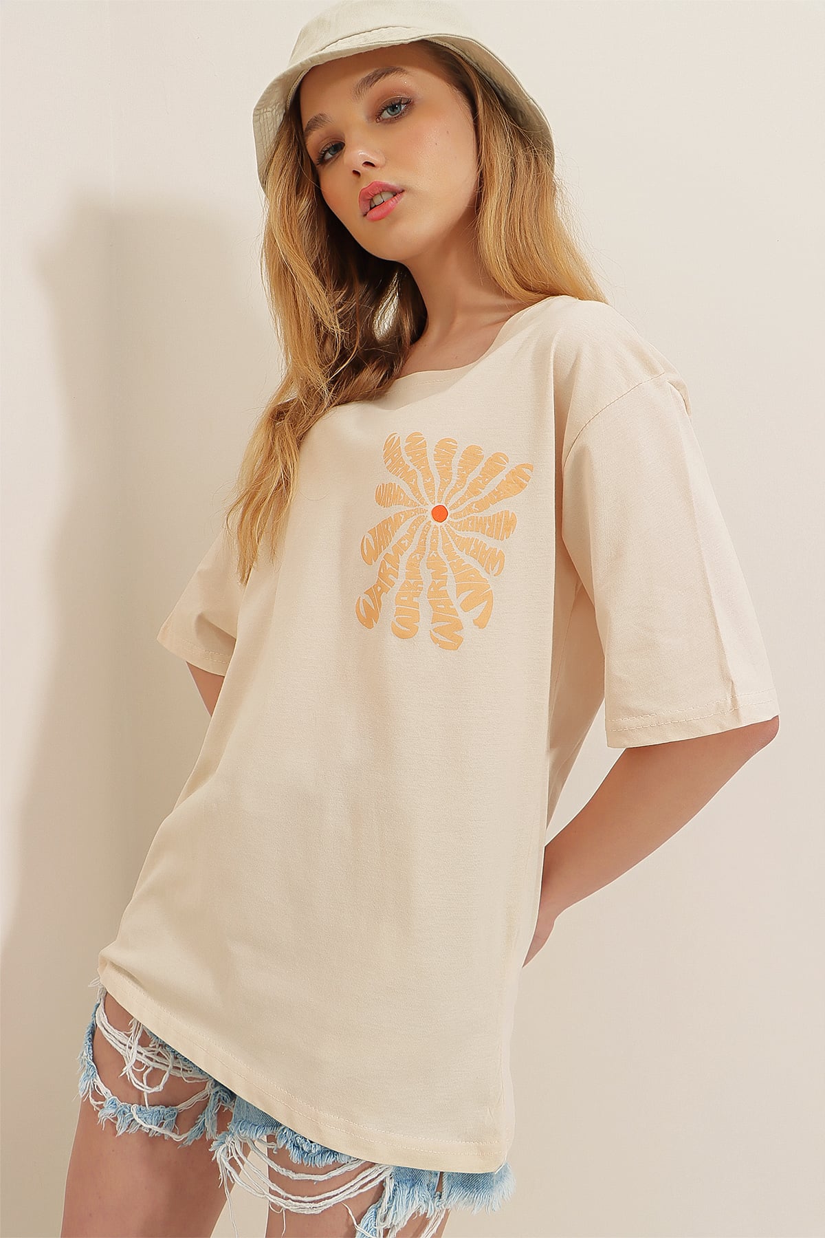 Bisiklet Yaka Önü Ve Arkası Flok Baskılı %100 Pamuk Oversize T-Shirt - Bej