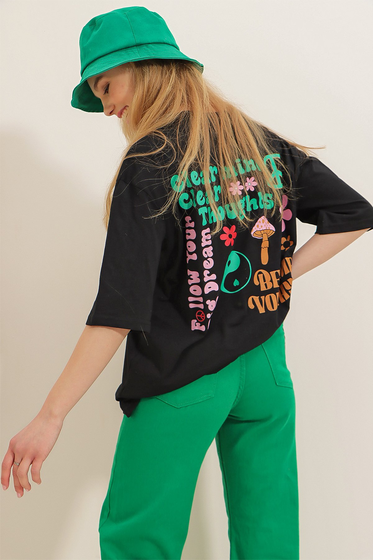 Bisiklet Yaka Önü Ve Arkası Flok Baskılı %100 Pamuk Oversize T-Shirt - SİYAH