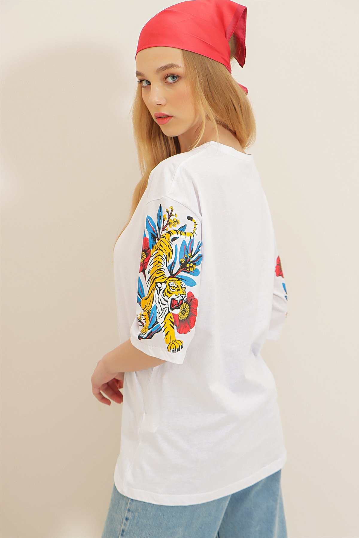 Bisiklet Yaka Önü Ve Kolları Dijital Baskılı Oversize %100 Pamuk T-Shirt - Beyaz