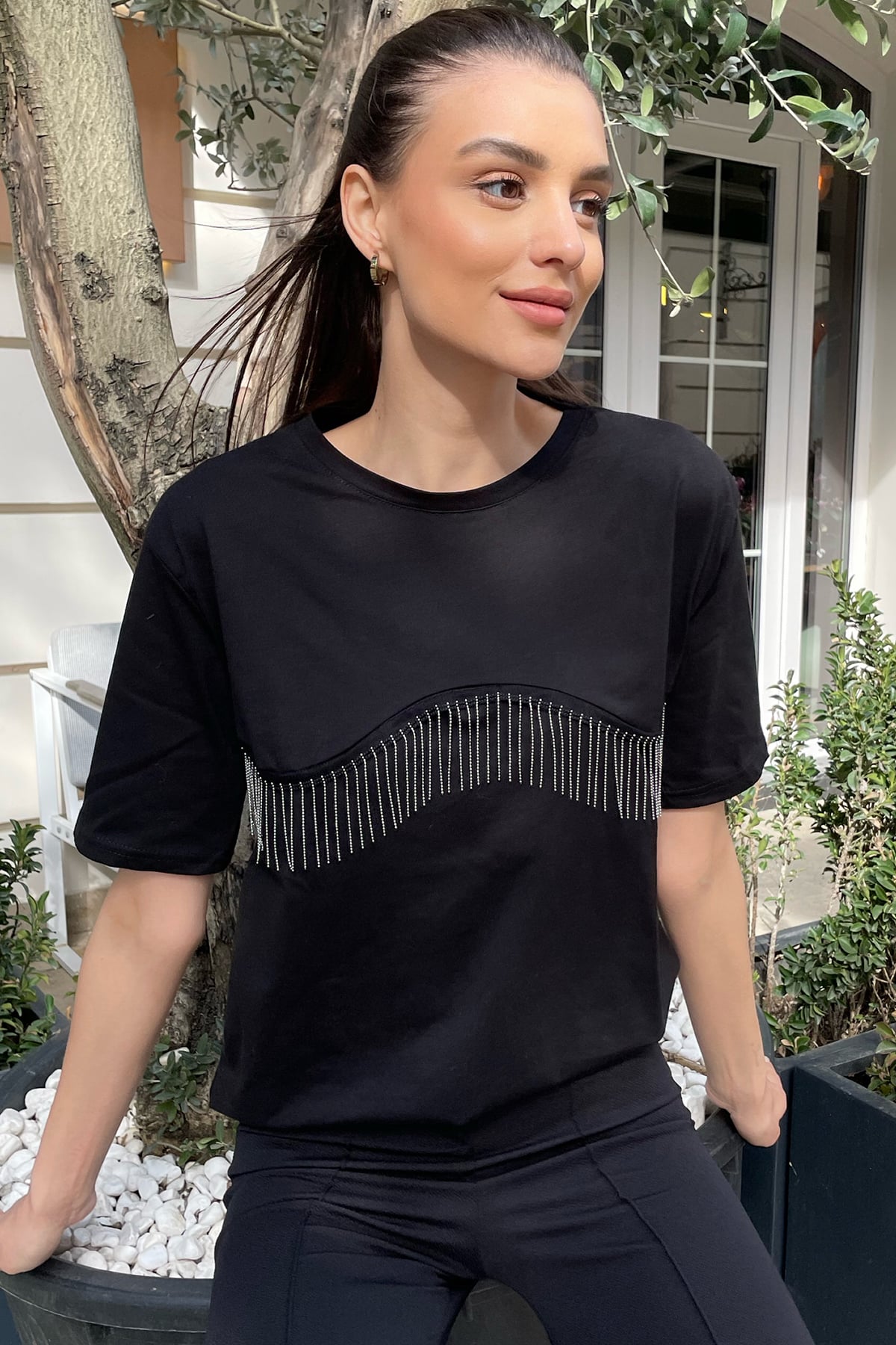 Bisiklet Yaka Önü Zincir Detaylı Yarım Kol T-Shirt - Siyah
