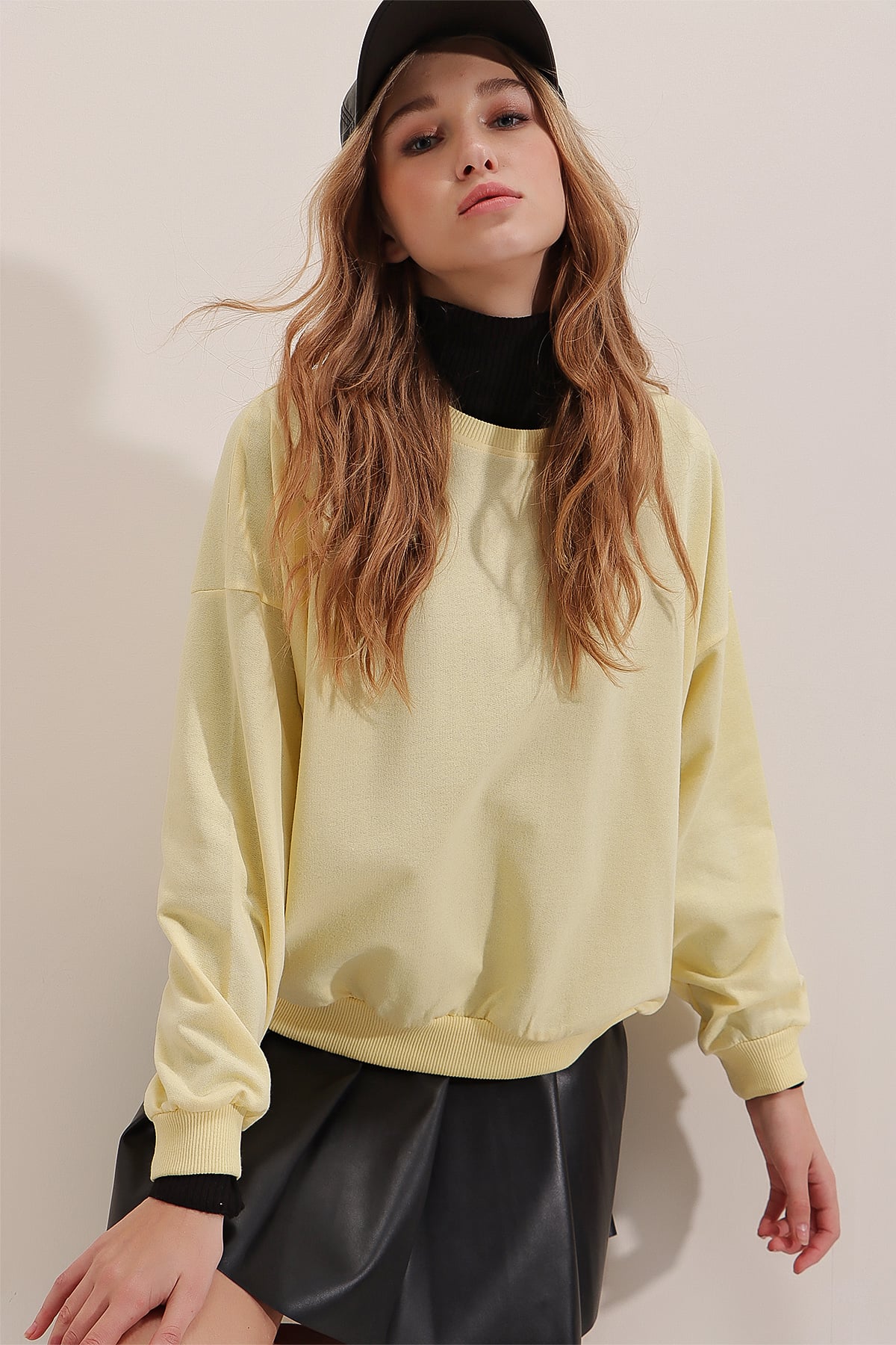 Bisiklet Yaka Oversize Basic Sweatshirt - Sarı
