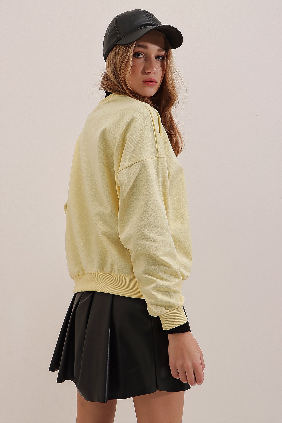 Bisiklet Yaka Oversize Basic Sweatshirt - Sarı