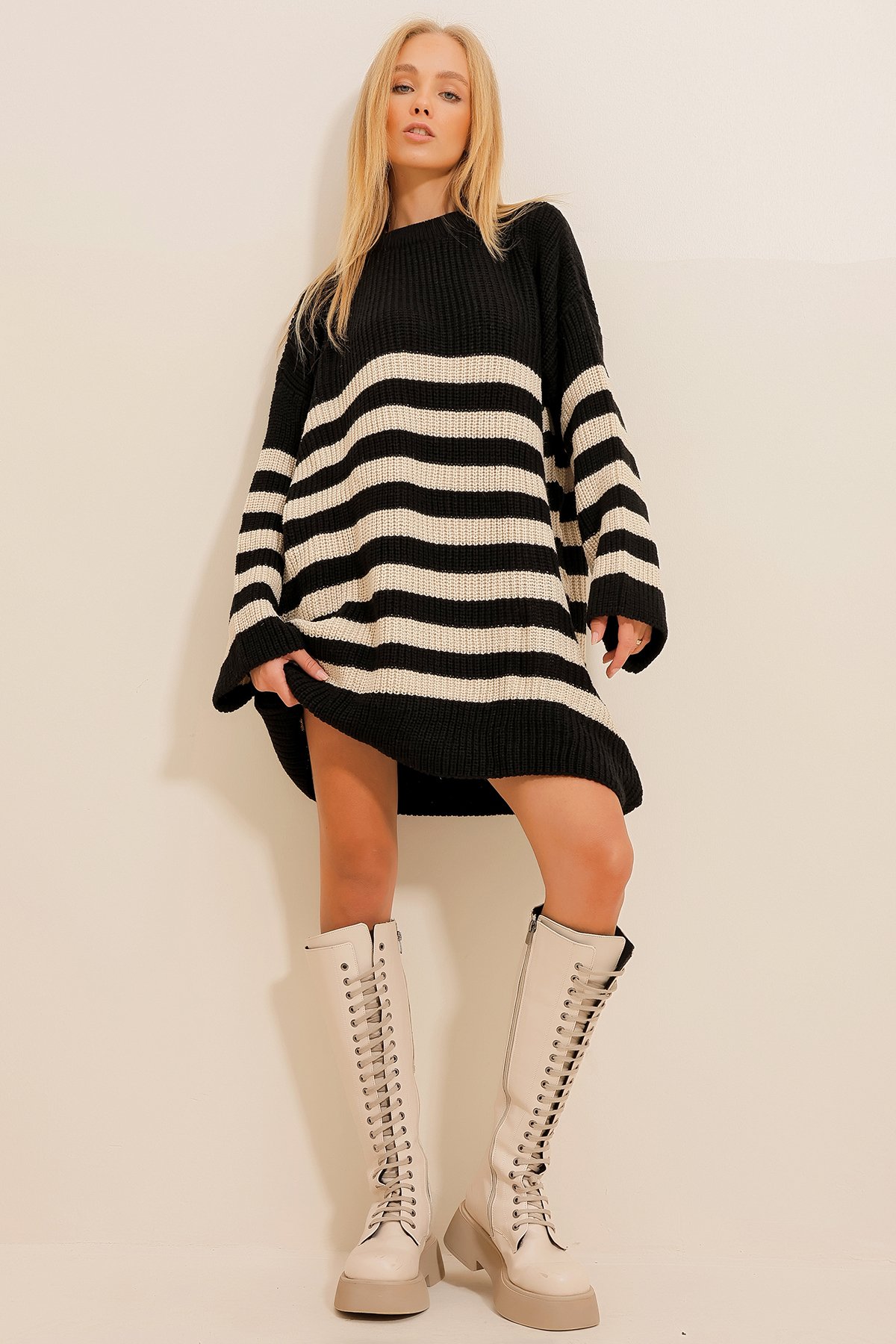Bisiklet Yaka Oversize Çizgili Triko Bluz - Bej