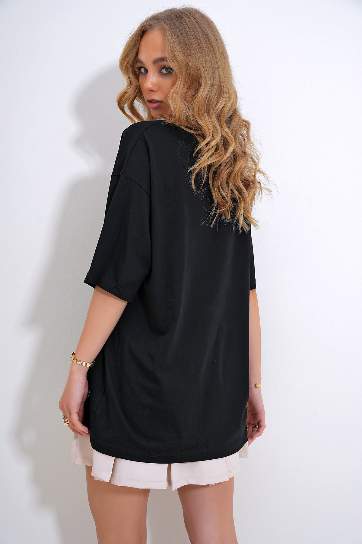 Bisiklet Yaka Oversize İnci Ve Taş İşlemeli T-Shirt - Siyah