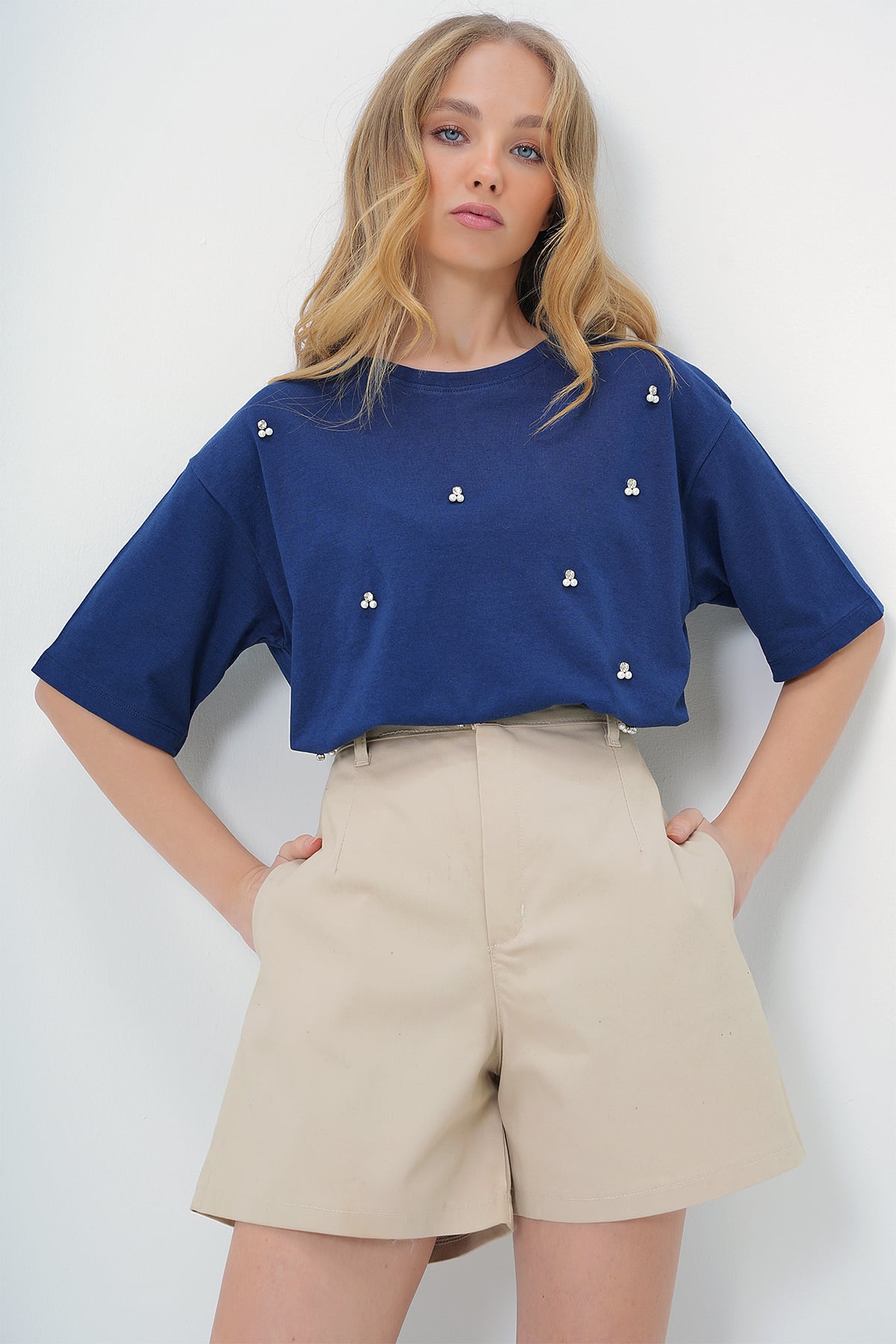 Bisiklet Yaka Oversize İnci Ve Taş İşlemeli T-Shirt - Açık Lacivert
