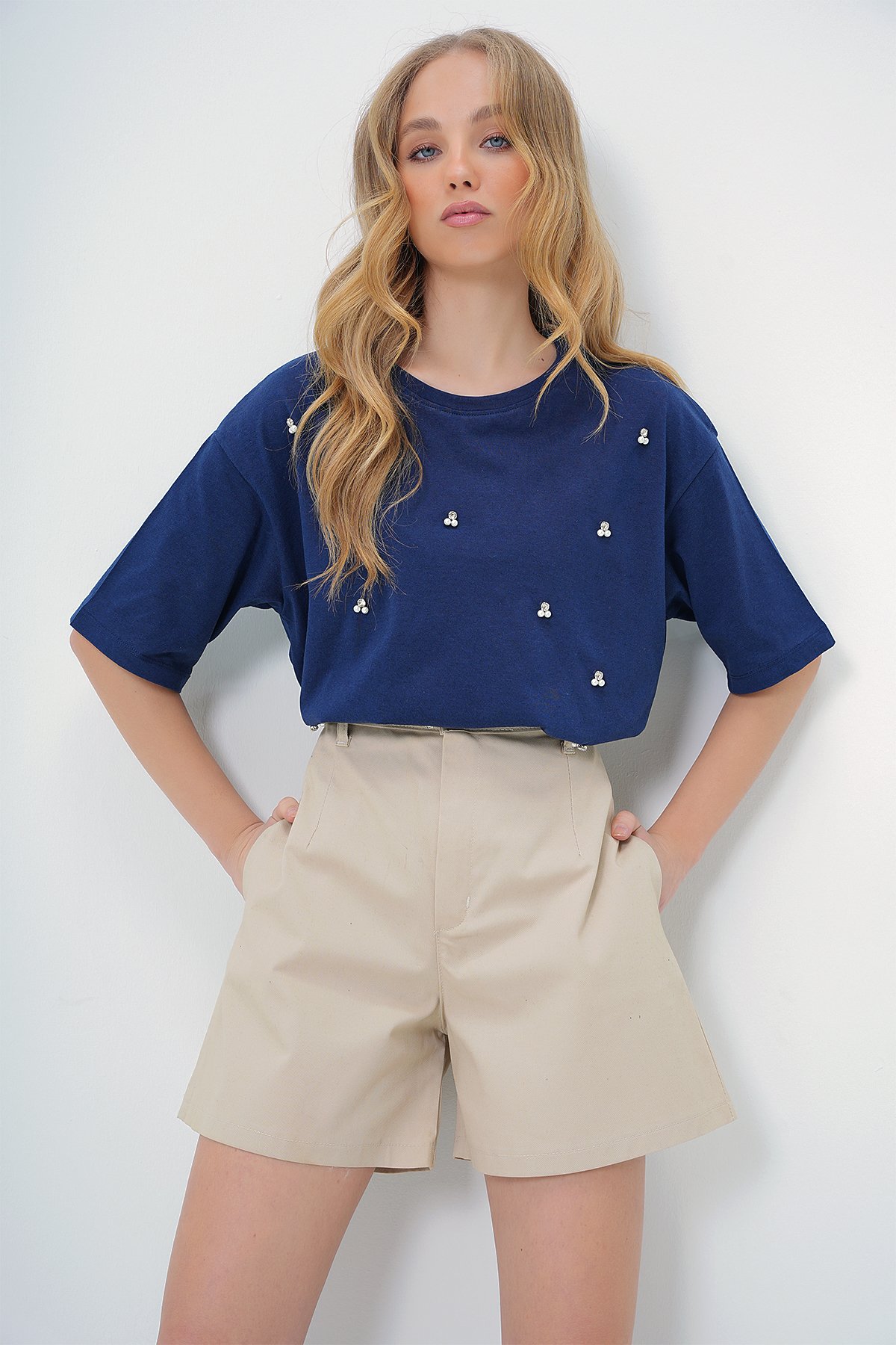 Bisiklet Yaka Oversize İnci Ve Taş İşlemeli T-Shirt - Açık Lacivert