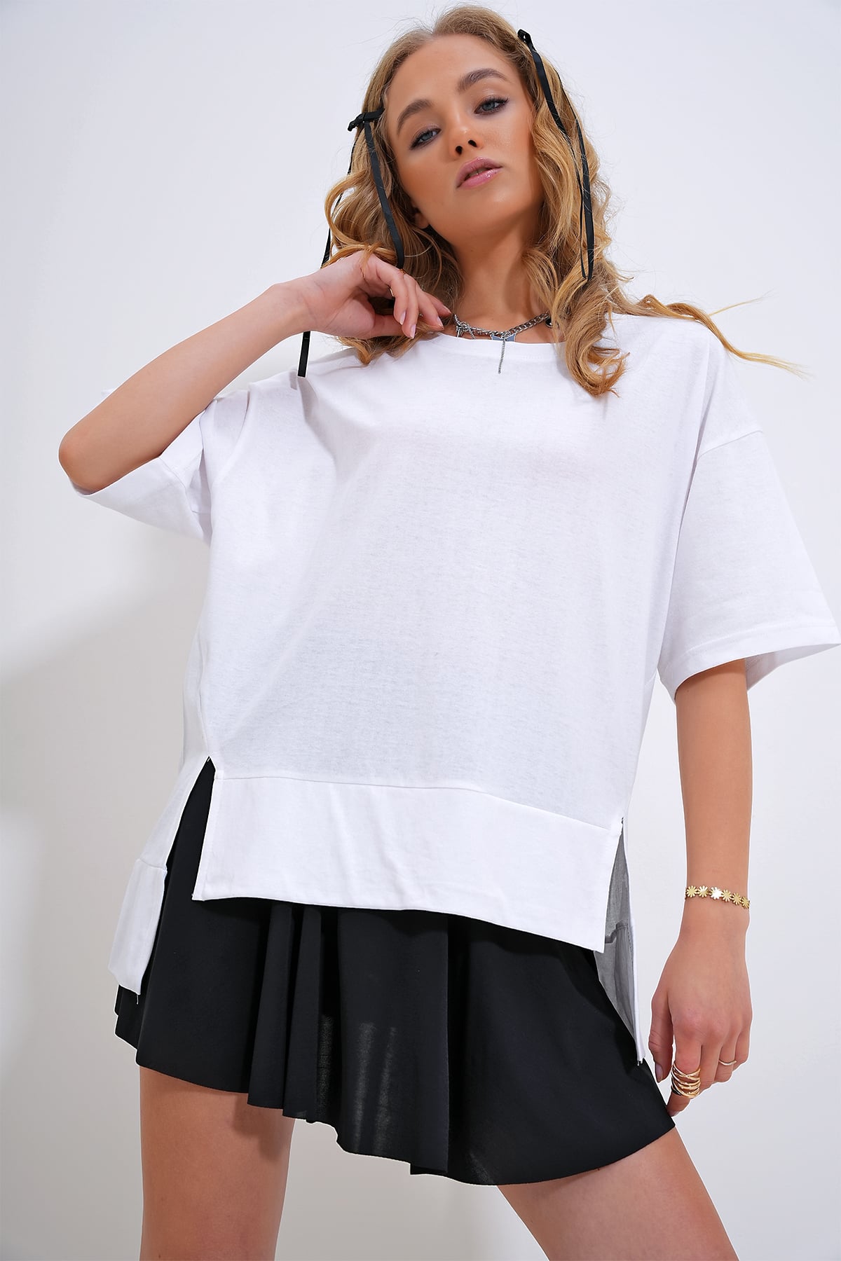 Bisiklet Yaka Pencere Detaylı Oversize T-Shirt - Beyaz