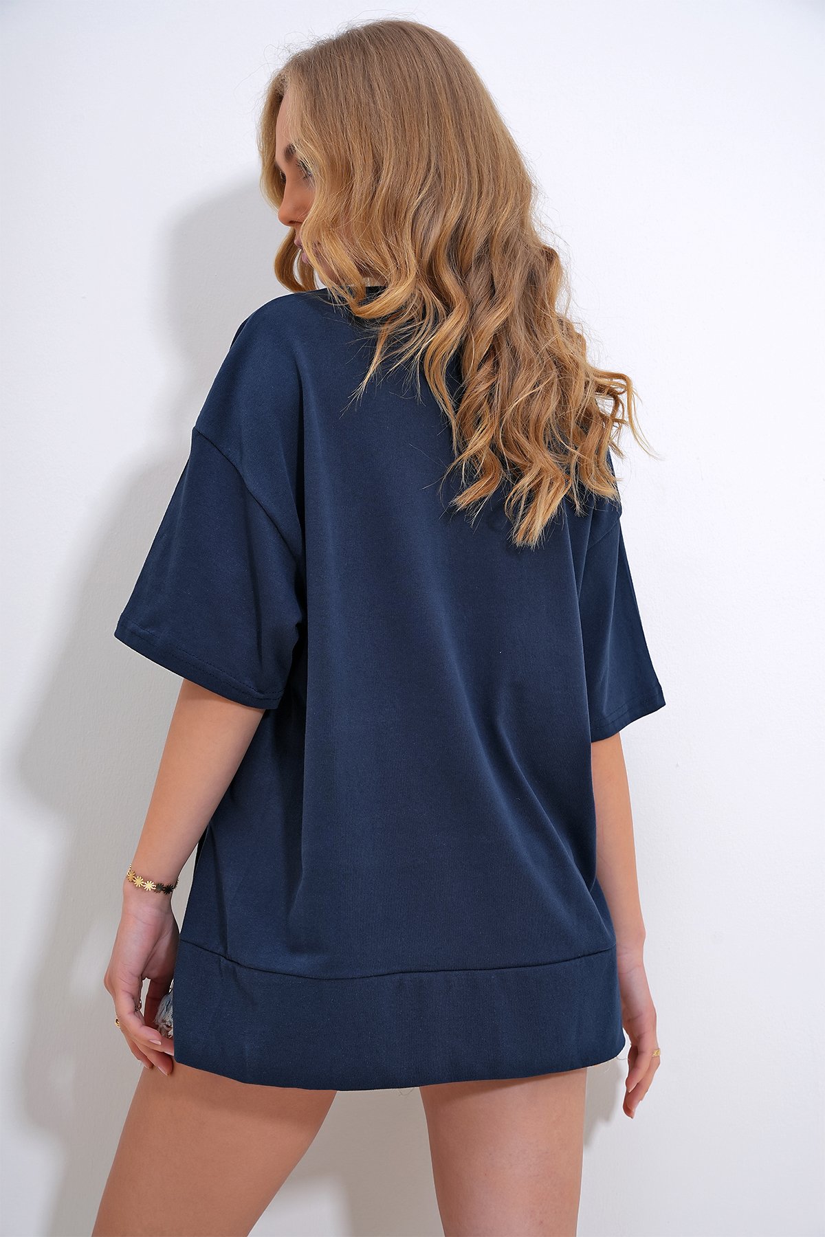 Bisiklet Yaka Pencere Detaylı Oversize T-Shirt - Lacivert