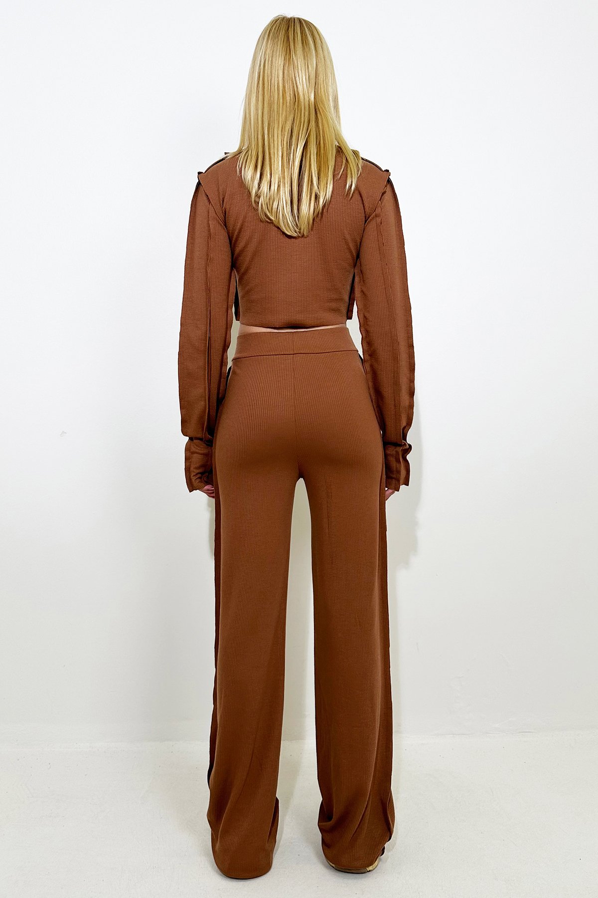 BİSİKLET YAKA PİS DİKİŞ DETAYLI CROP BLUZ VE PALAZZO PANTOLON TAKIM - Bisküvi