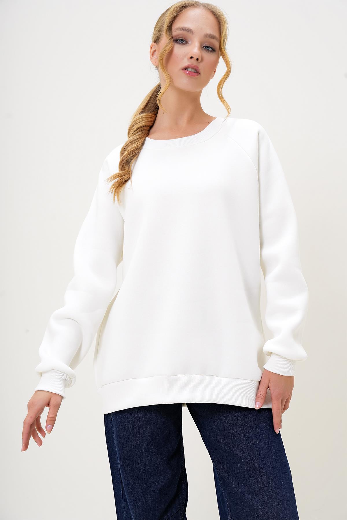 BİSİKLET YAKA REGLAN KOL ÜÇ İPLİK ŞARDONLU BASİC SWEATSHIRT - BEYAZ