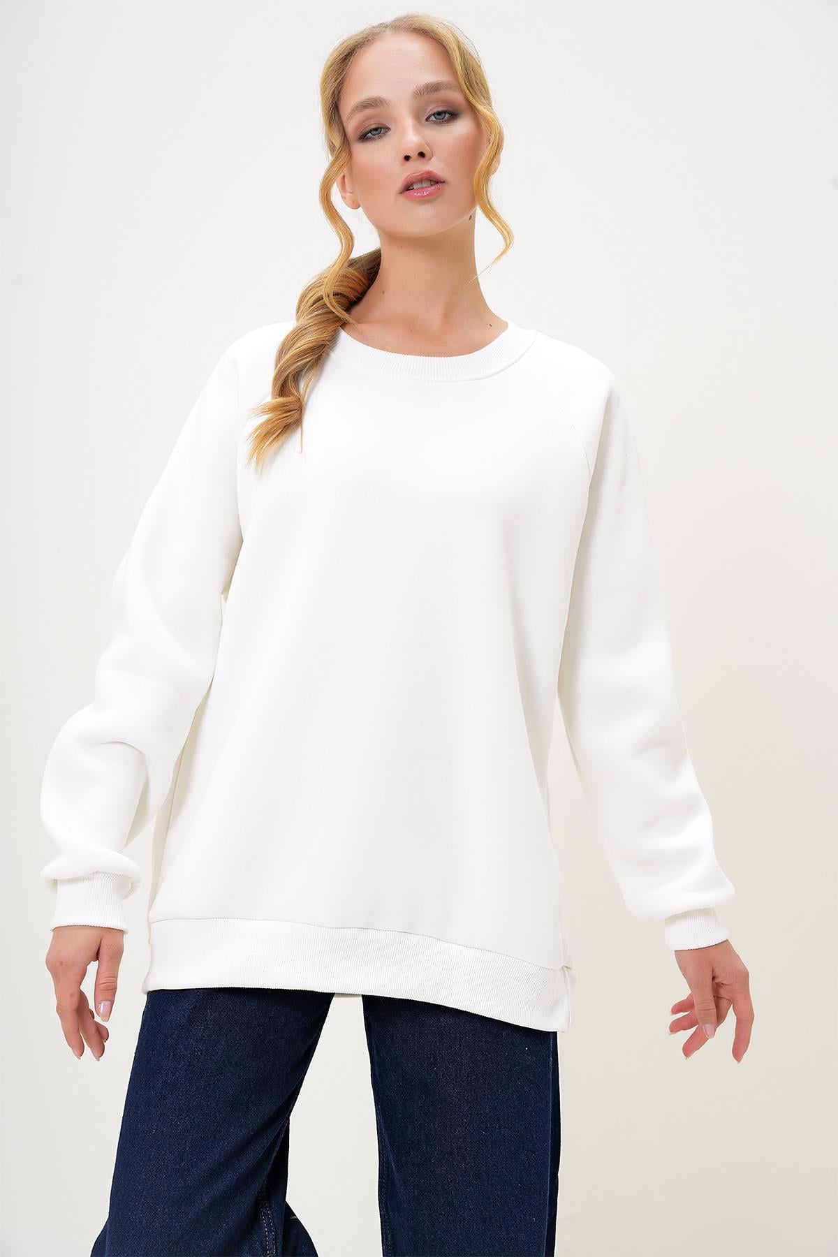 BİSİKLET YAKA REGLAN KOL ÜÇ İPLİK ŞARDONLU BASİC SWEATSHIRT - BEYAZ
