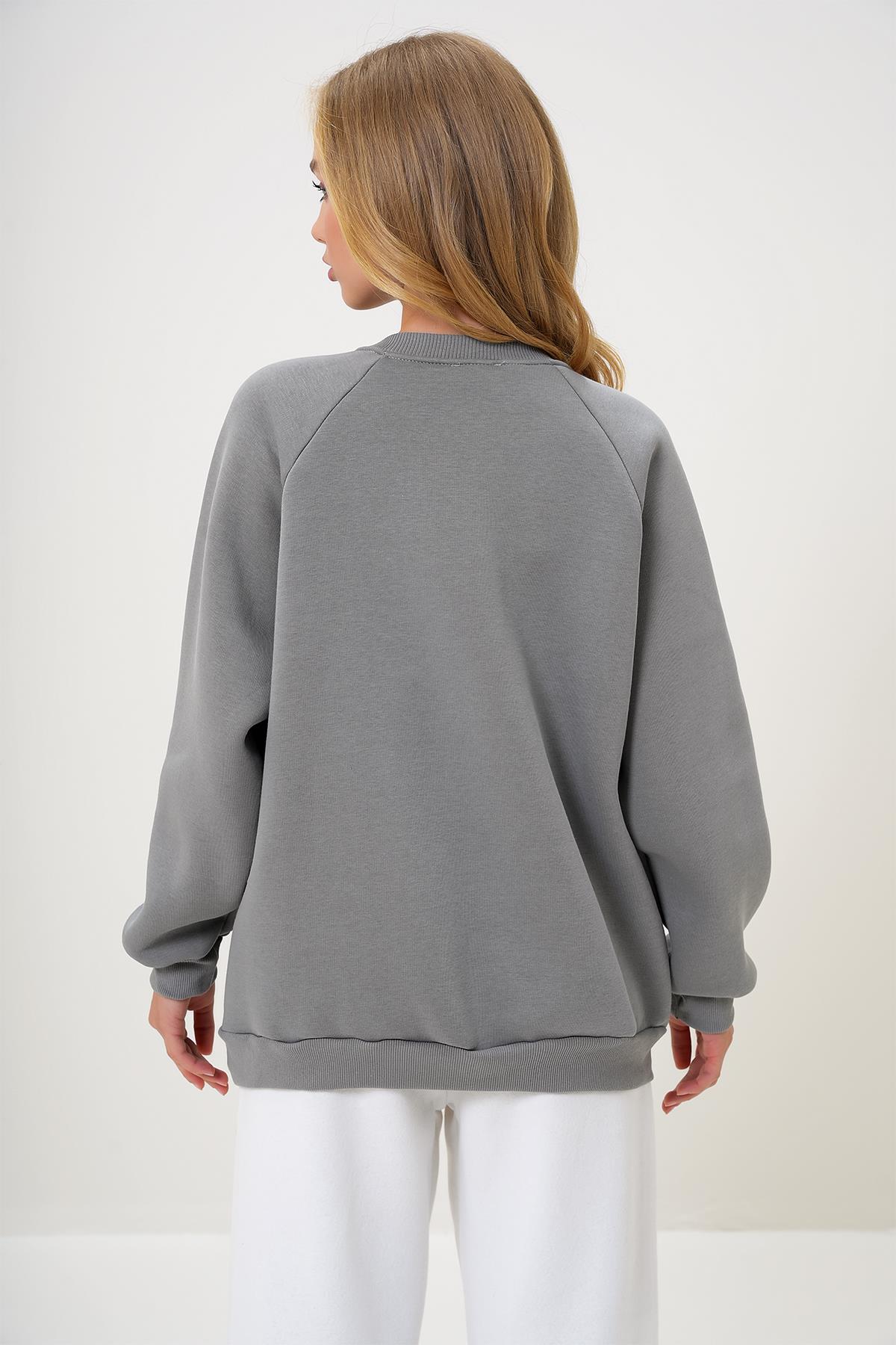 BİSİKLET YAKA REGLAN KOL ÜÇ İPLİK ŞARDONLU BASİC SWEATSHIRT - Boyalı Gri