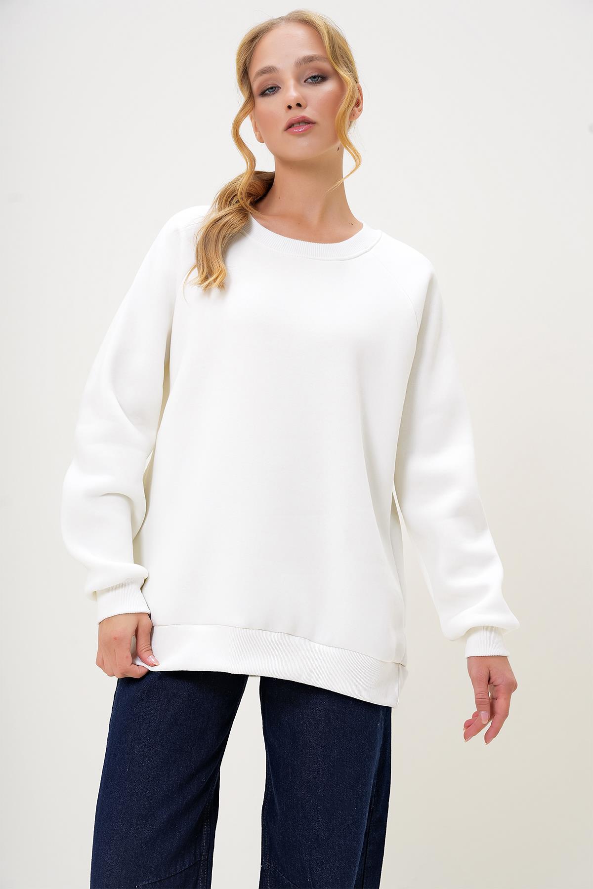 BİSİKLET YAKA REGLAN KOL ÜÇ İPLİK ŞARDONLU BASİC SWEATSHIRT - BEYAZ