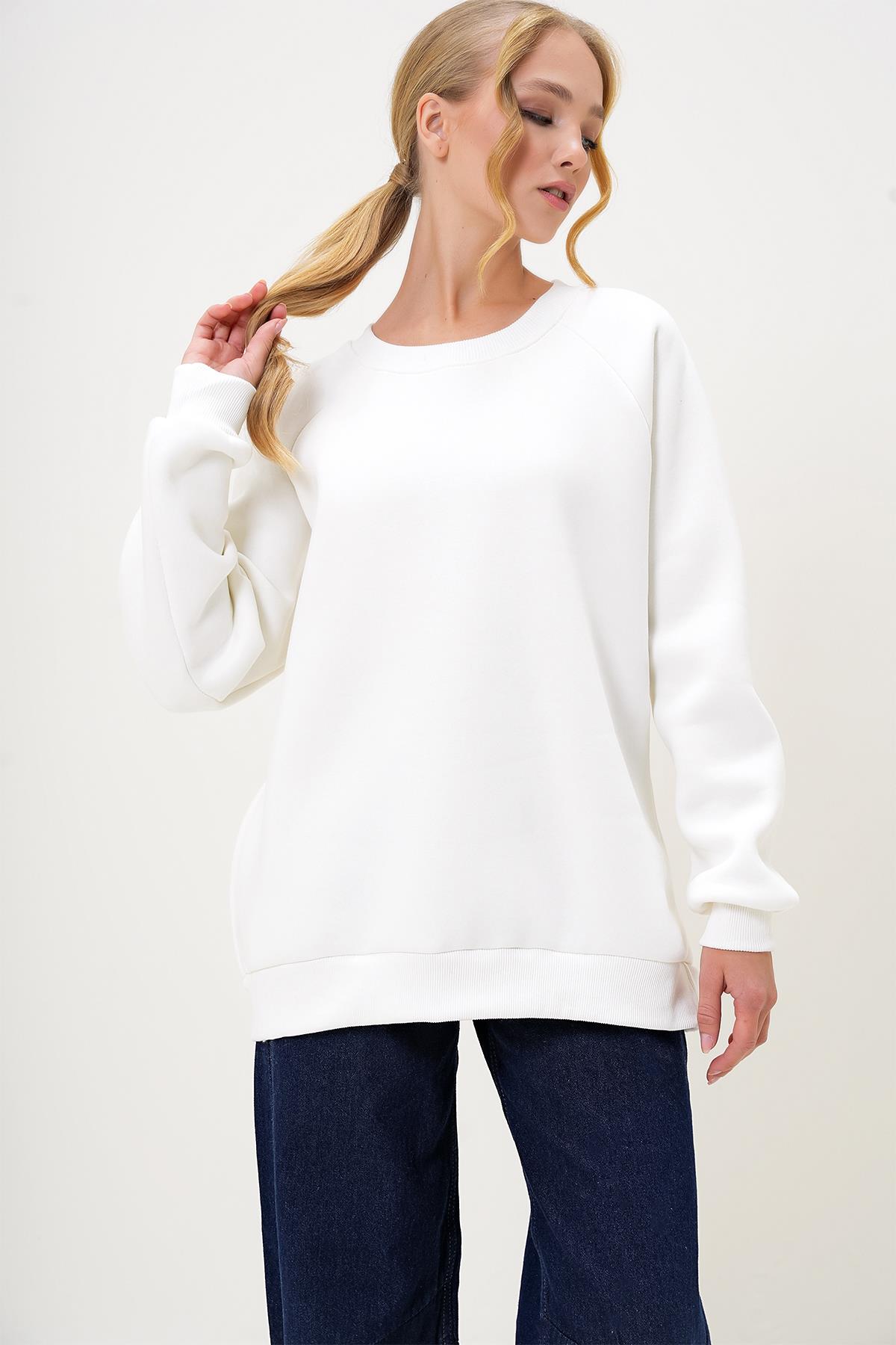 BİSİKLET YAKA REGLAN KOL ÜÇ İPLİK ŞARDONLU BASİC SWEATSHIRT - BEYAZ