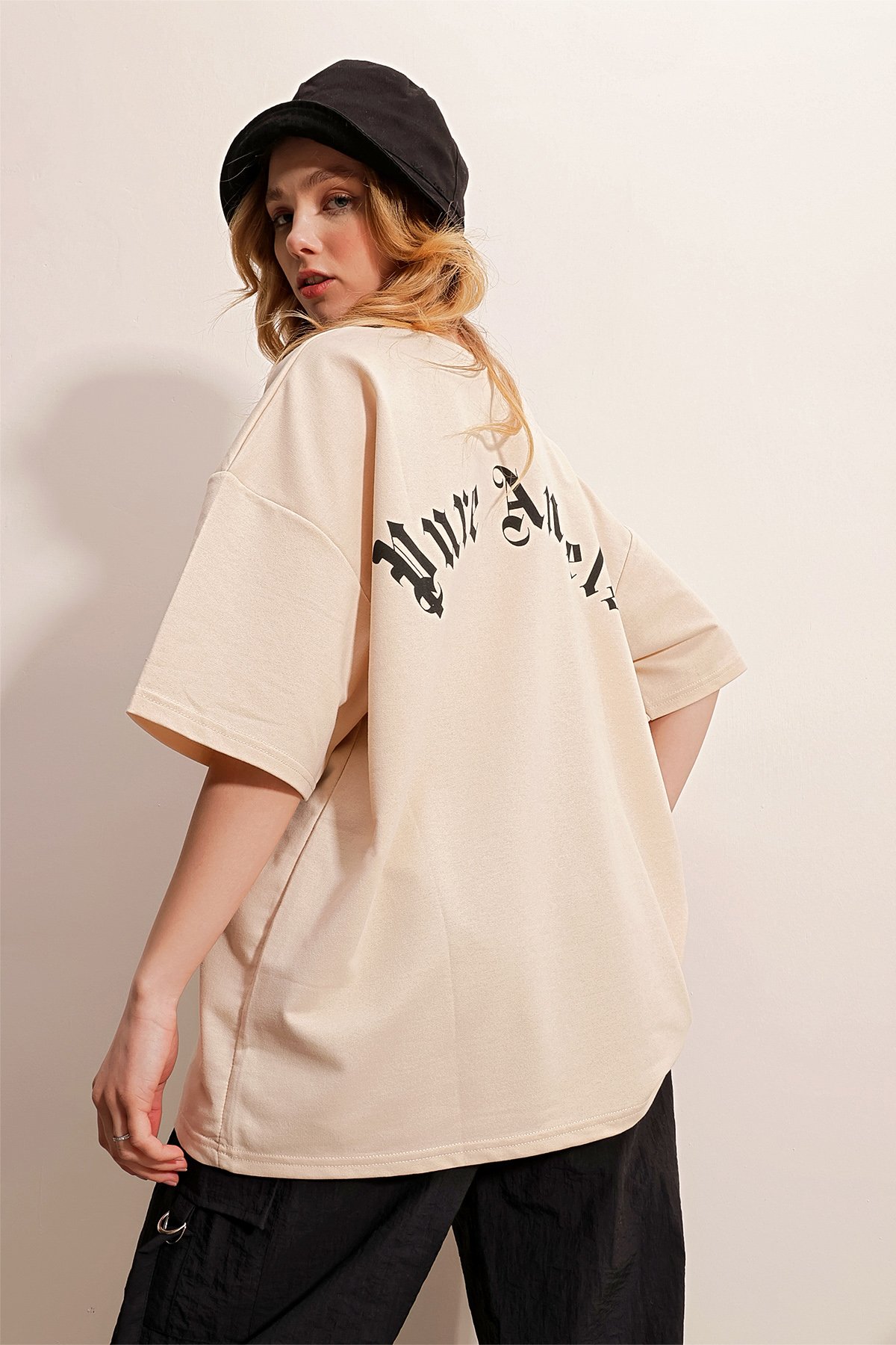 Bisiklet Yaka Sırt Ve Yaka Baskılı Oversize İki İplik T-Shirt - BEJ