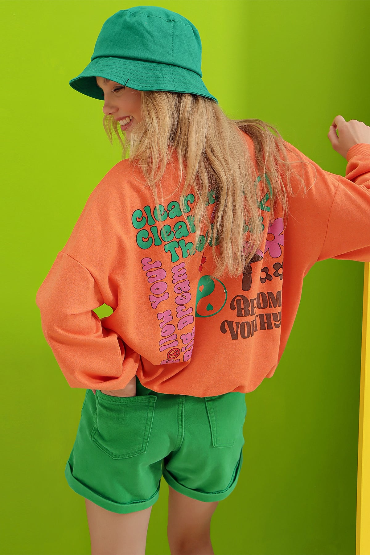 Bisiklet Yaka Sırtı Baskılı Sweatshirt - Turuncu