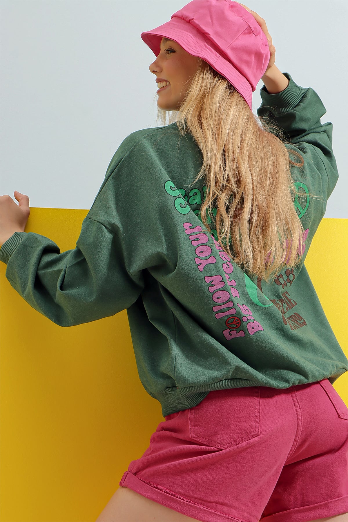 Bisiklet Yaka Sırtı Baskılı Sweatshirt - Nefti Yeşili