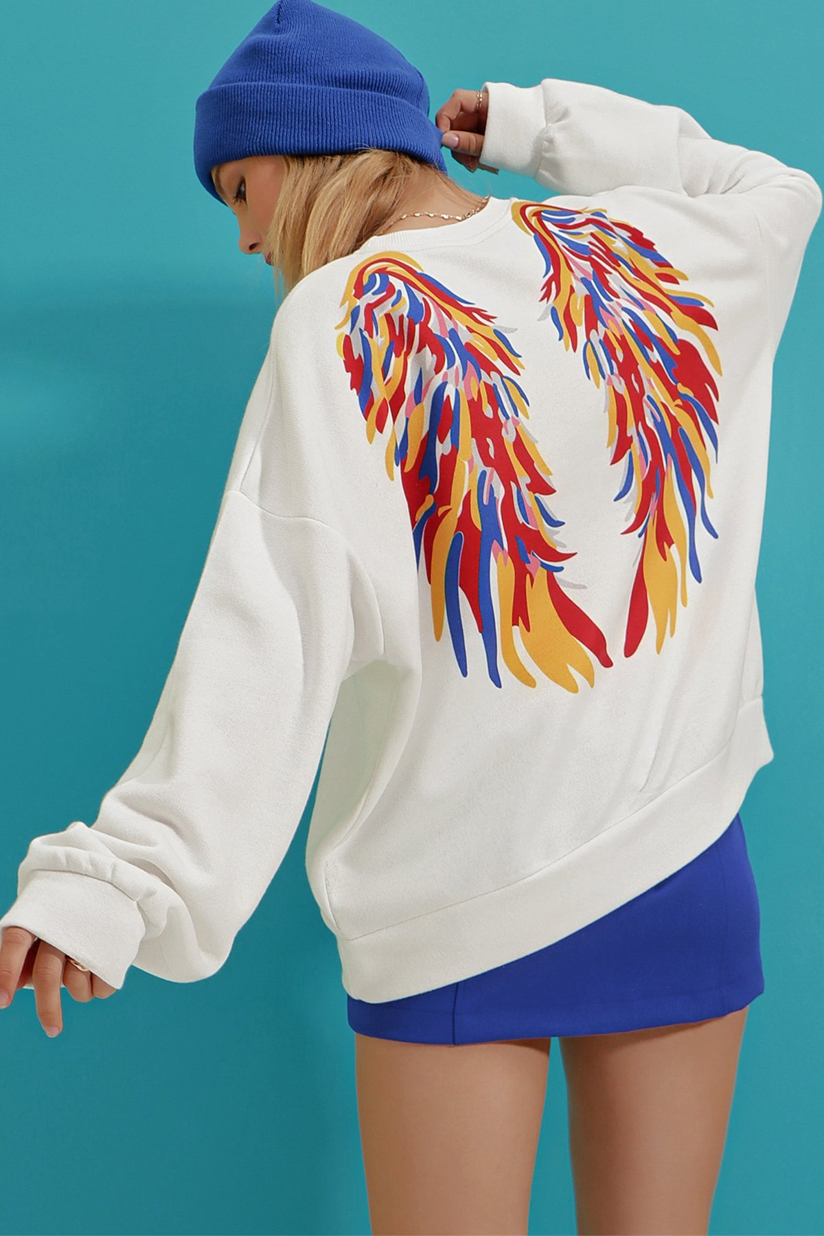 Bisiklet Yaka Sırtı Kanat Baskılı Oversize Sweatshirt - Beyaz