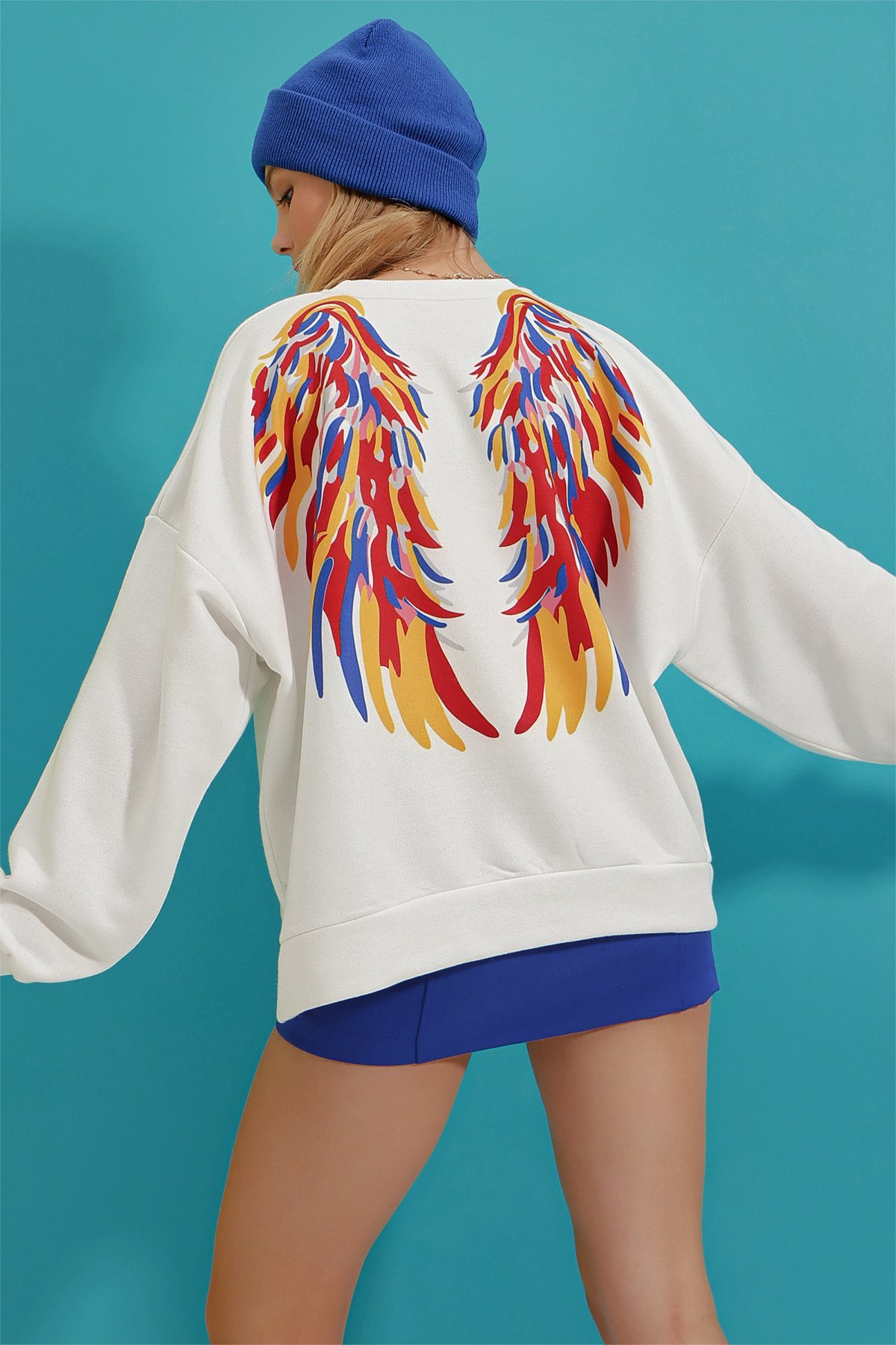 Bisiklet Yaka Sırtı Kanat Baskılı Oversize Sweatshirt - Beyaz