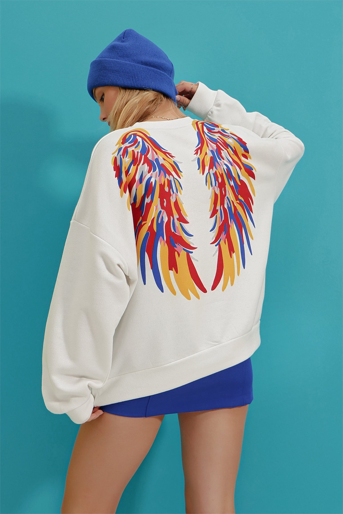 Bisiklet Yaka Sırtı Kanat Baskılı Oversize Sweatshirt - Beyaz