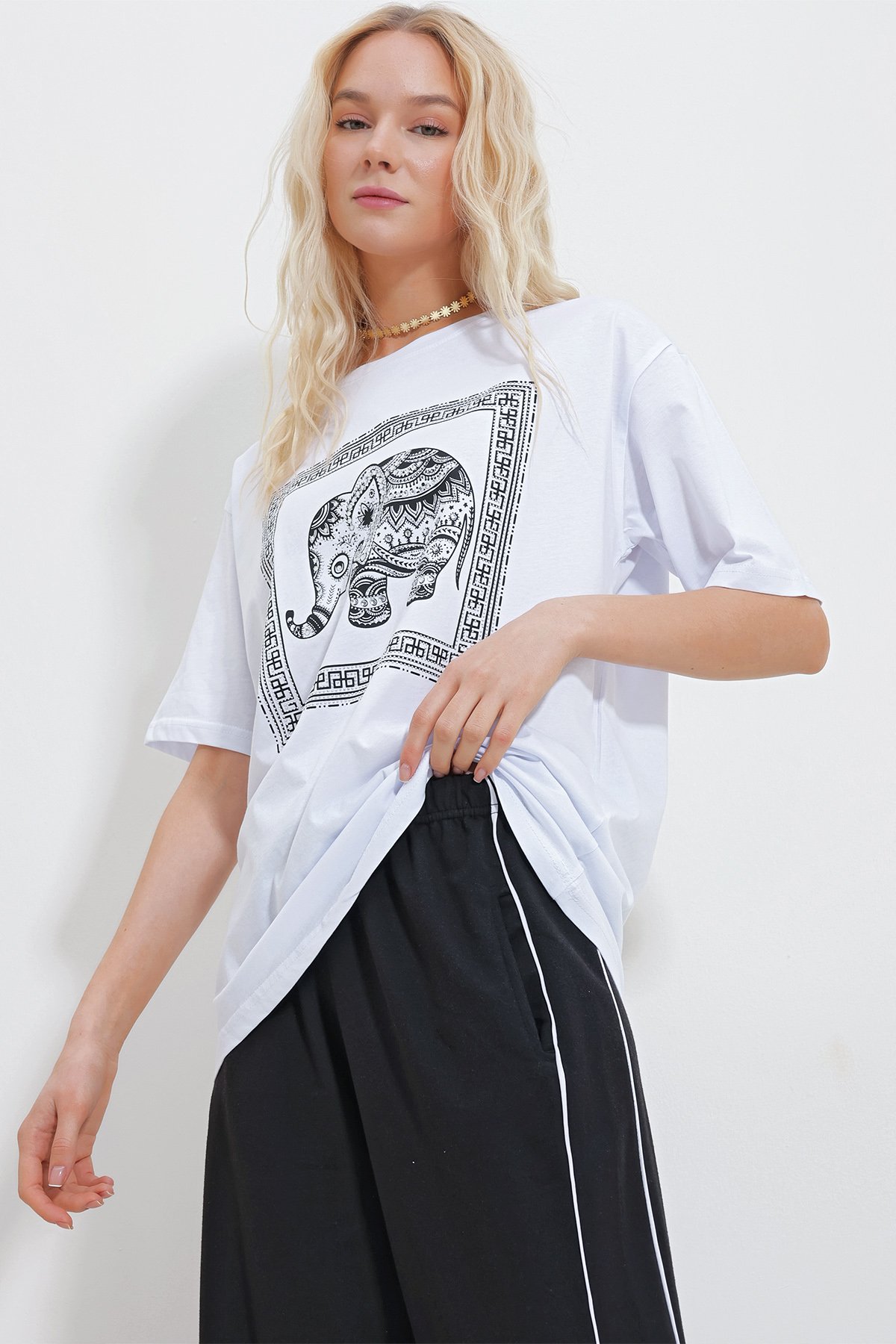 Bisiklet Yaka Taşlı Fil Baskılı Oversize T-Shirt - Beyaz