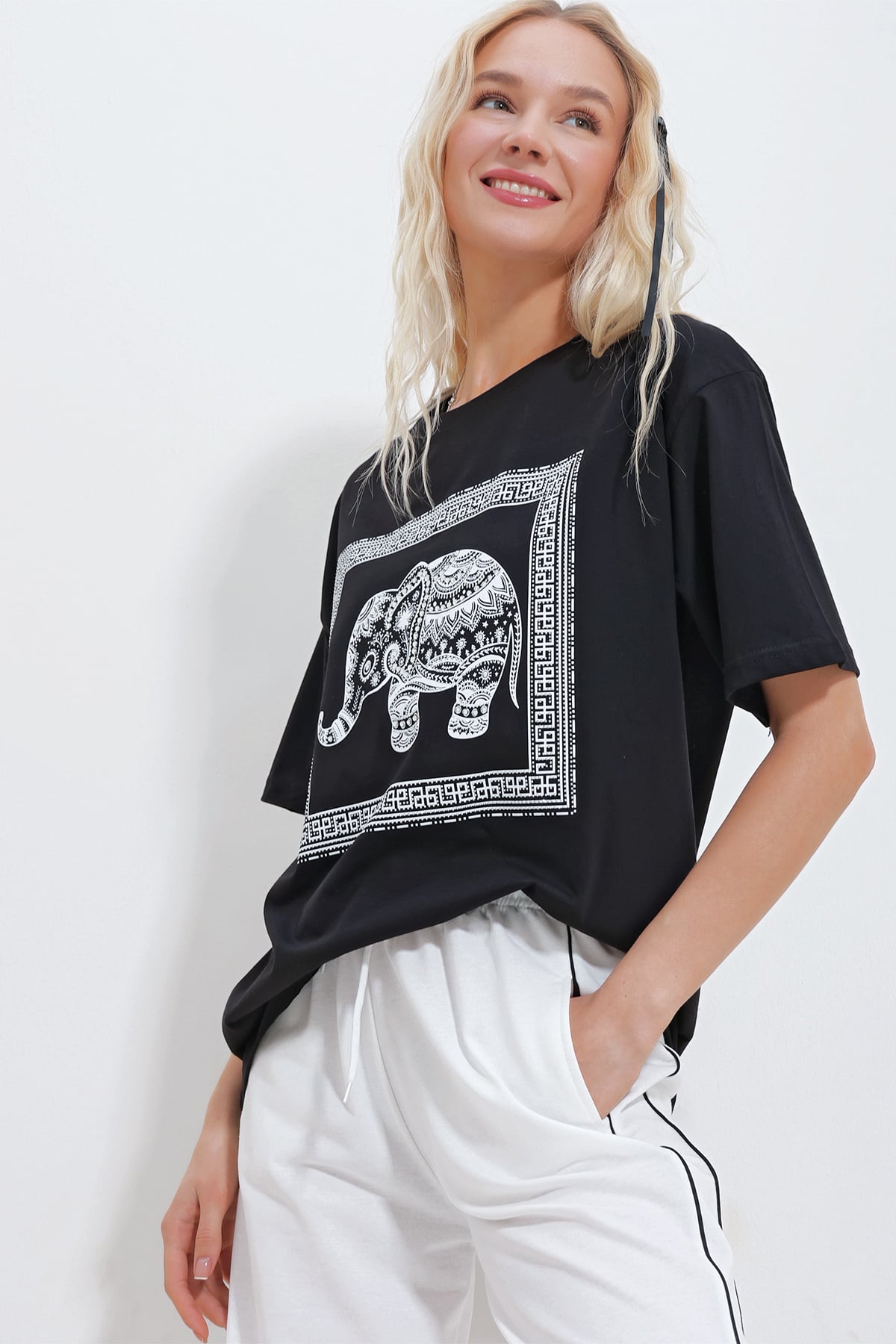 Bisiklet Yaka Taşlı Fil Baskılı Oversize T-Shirt - SİYAH