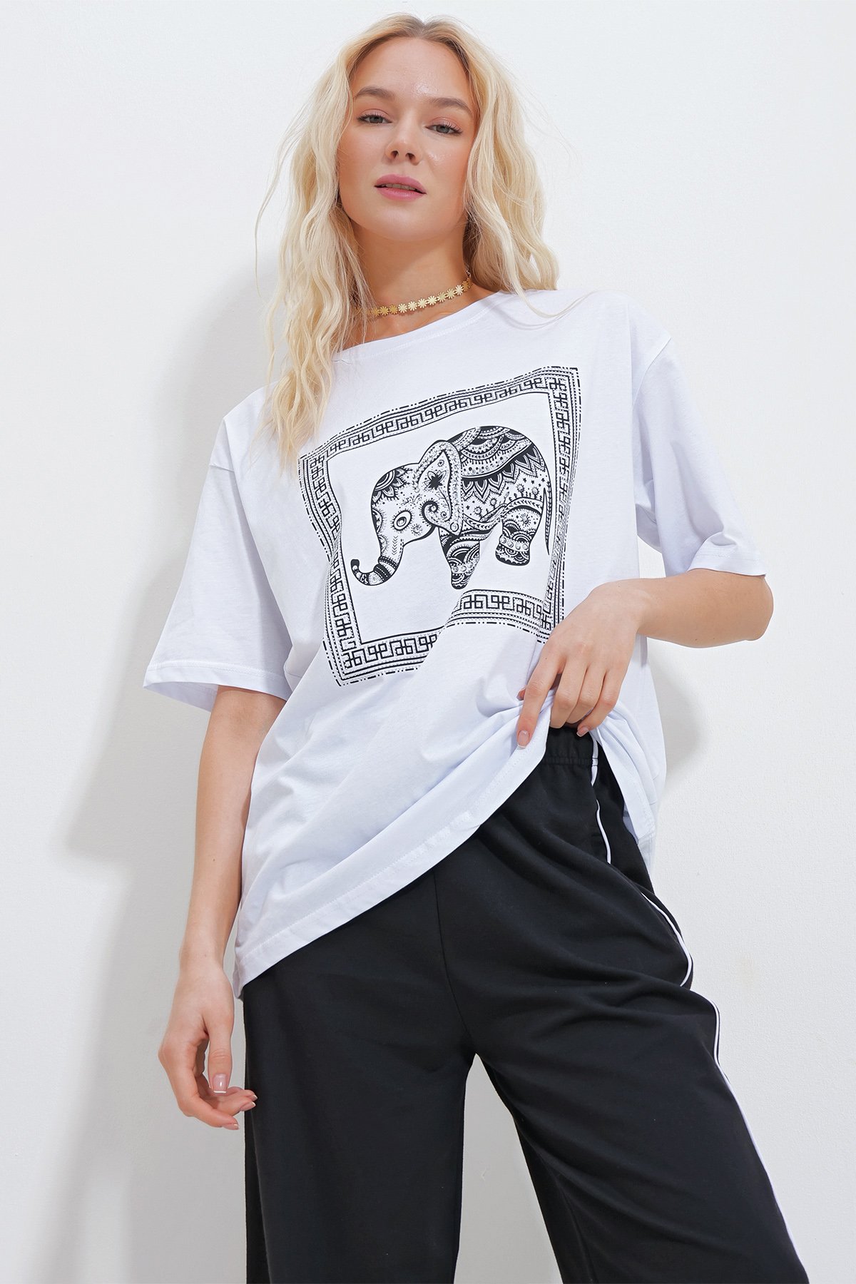 Bisiklet Yaka Taşlı Fil Baskılı Oversize T-Shirt - Beyaz