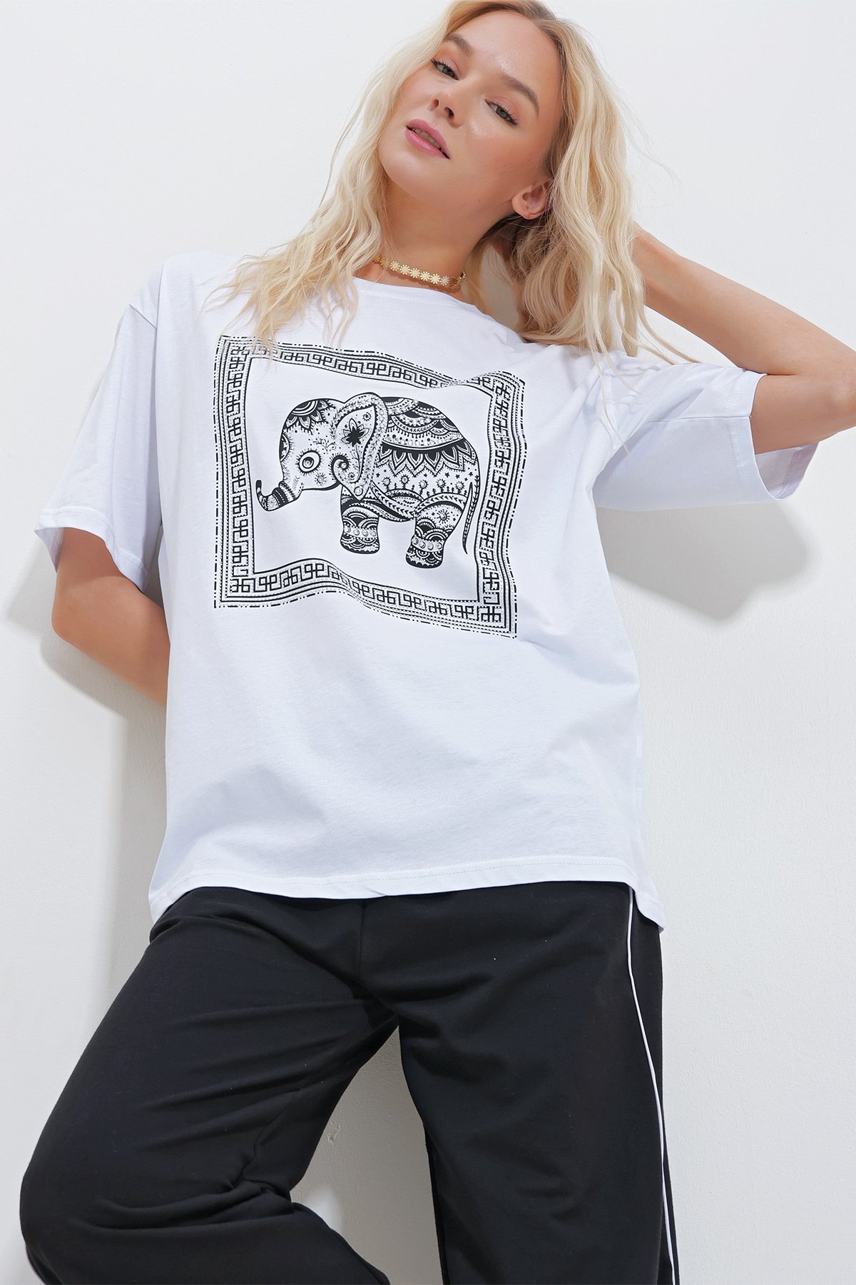 Bisiklet Yaka Taşlı Fil Baskılı Oversize T-Shirt - Beyaz