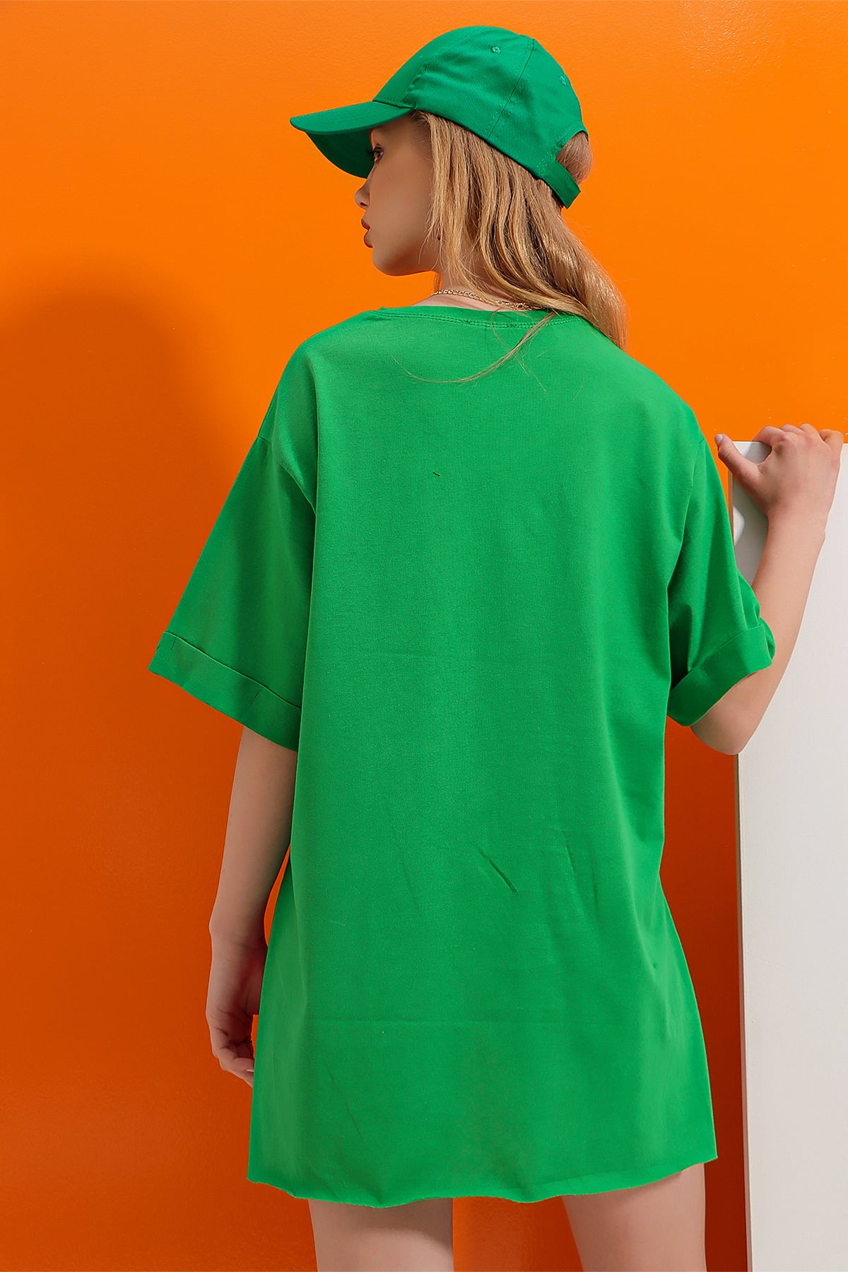 Bisiklet Yaka Tek Cepli Zürafa Nakış İşlemeli Duble Kol Lazer Kesim Oversize T-Shirt - Yeşil