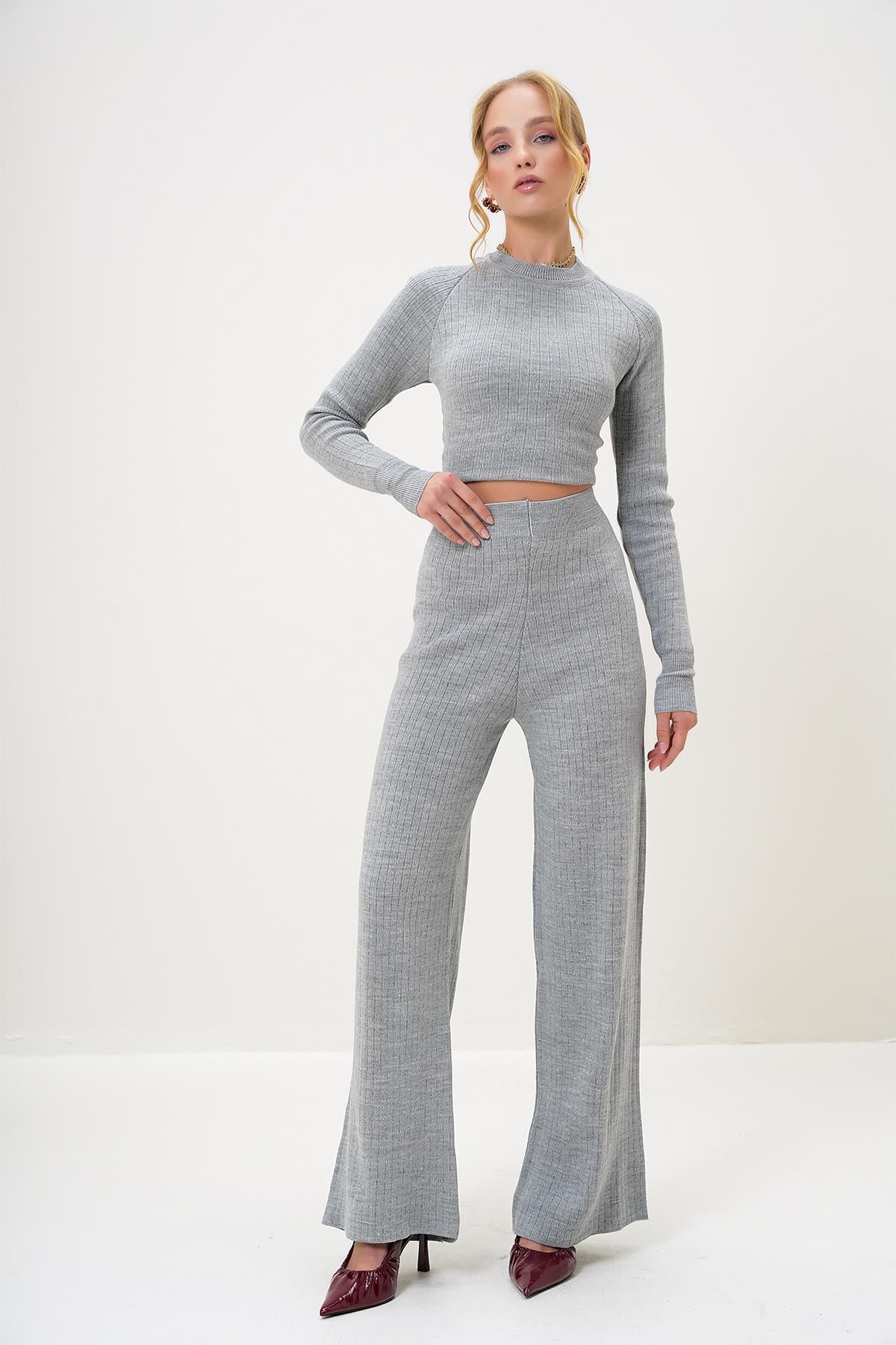 BİSİKLET YAKA TRİKO CROP BLUZ VE PALAZZO PANTOLON TAKIM - Gri