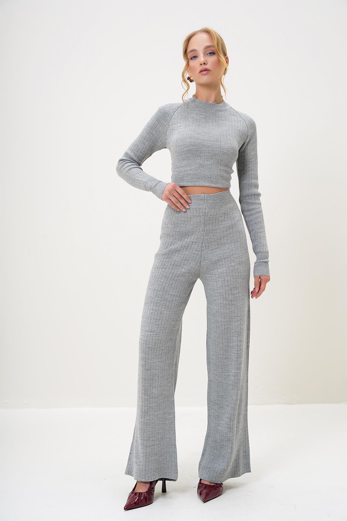 BİSİKLET YAKA TRİKO CROP BLUZ VE PALAZZO PANTOLON TAKIM - Gri