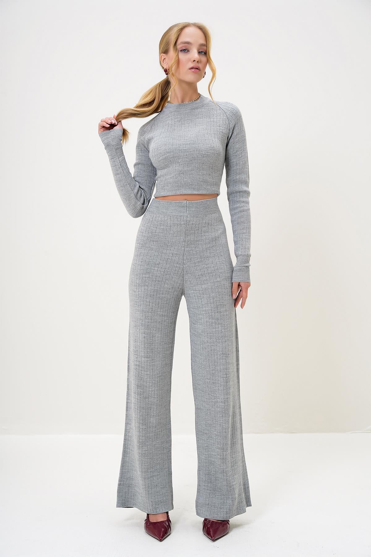 BİSİKLET YAKA TRİKO CROP BLUZ VE PALAZZO PANTOLON TAKIM - Gri