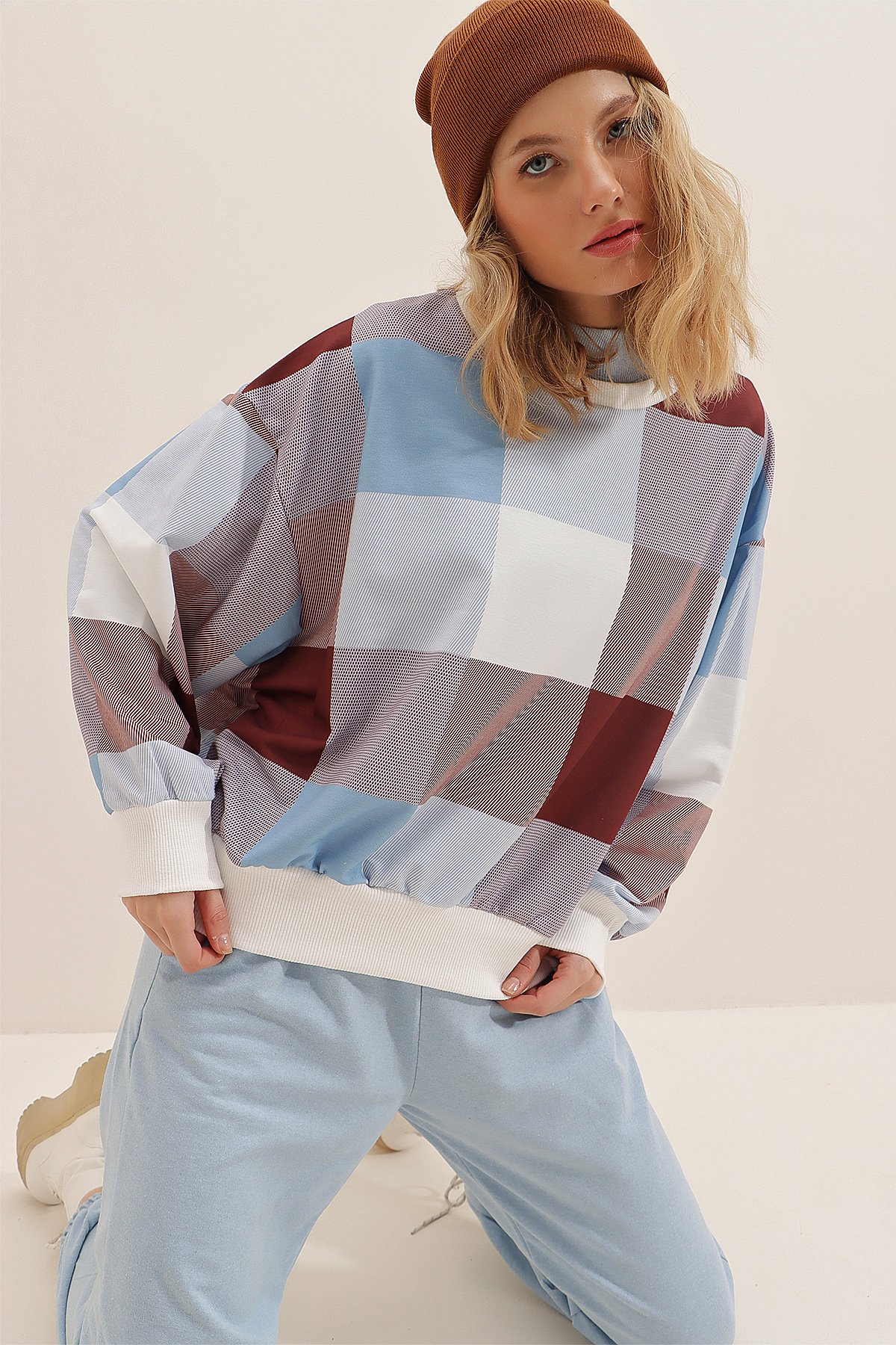 Bisiklet Yaka Uzun Kollu Dama Desenli Sweatshirt - Mavi
