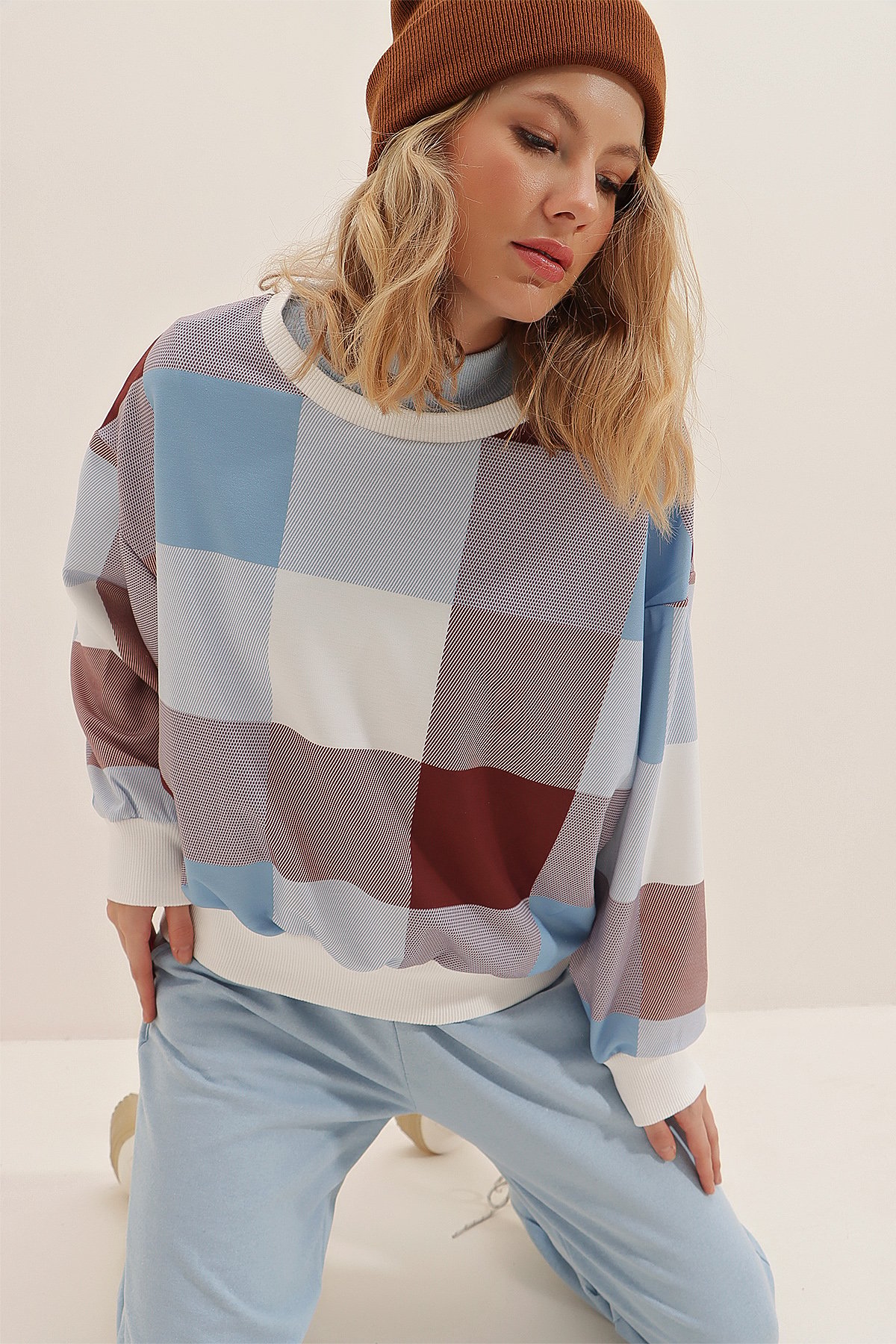 Bisiklet Yaka Uzun Kollu Dama Desenli Sweatshirt - Mavi