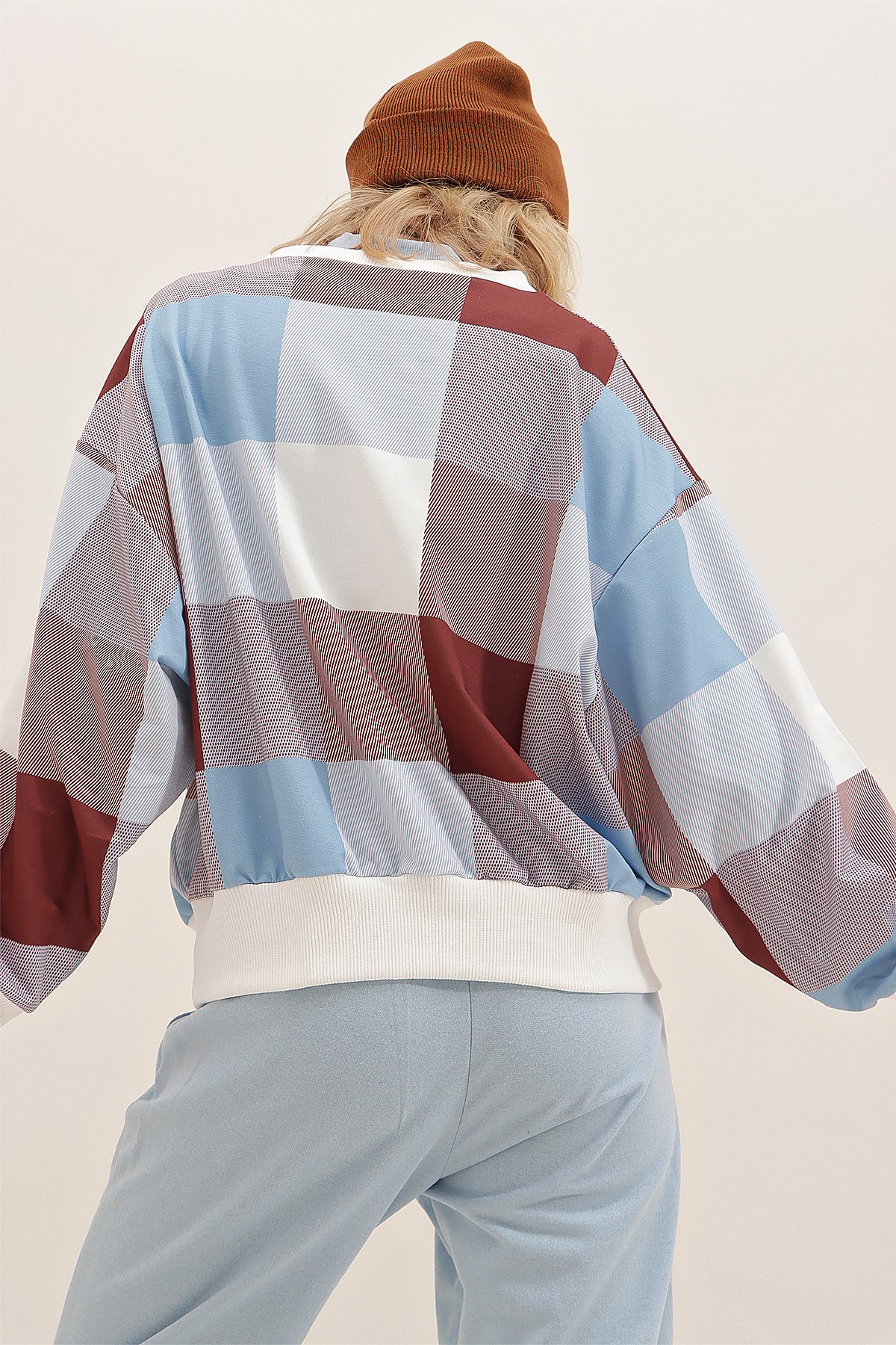 Bisiklet Yaka Uzun Kollu Dama Desenli Sweatshirt - Mavi