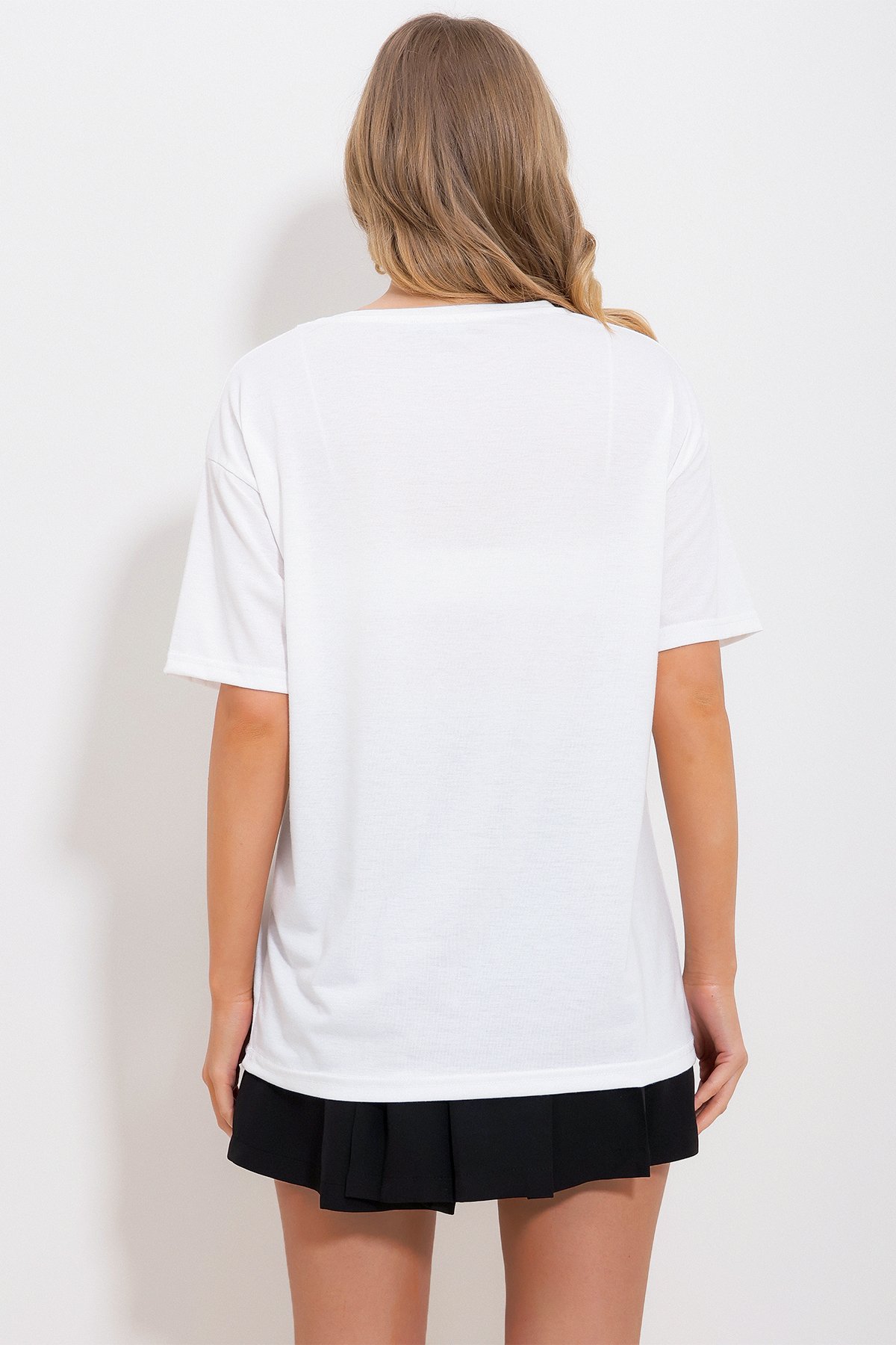 Bisiklet Yaka Varak Baskılı T-Shirt - BEYAZ