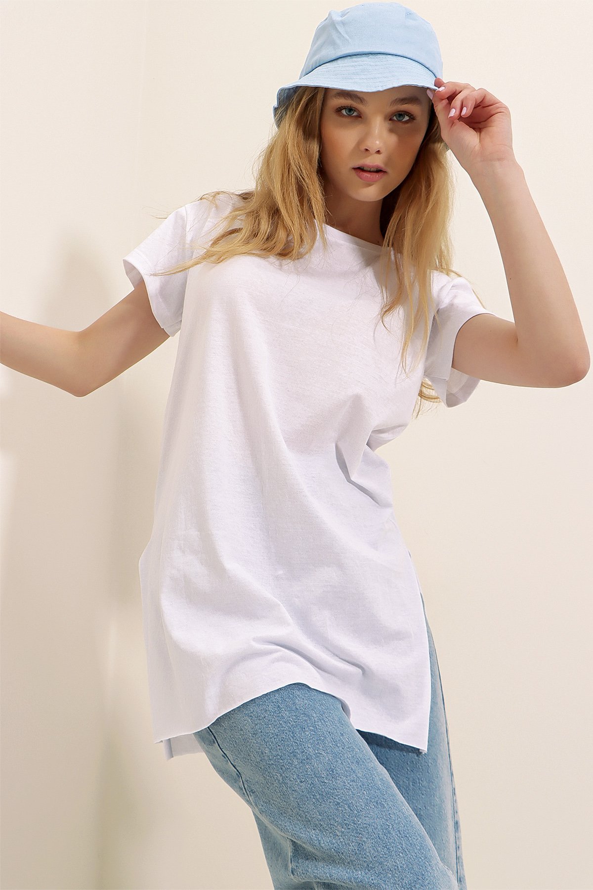 Bisiklet Yaka Yanı Yırtmaçlı Pamuklu Basic T-Shirt - Beyaz