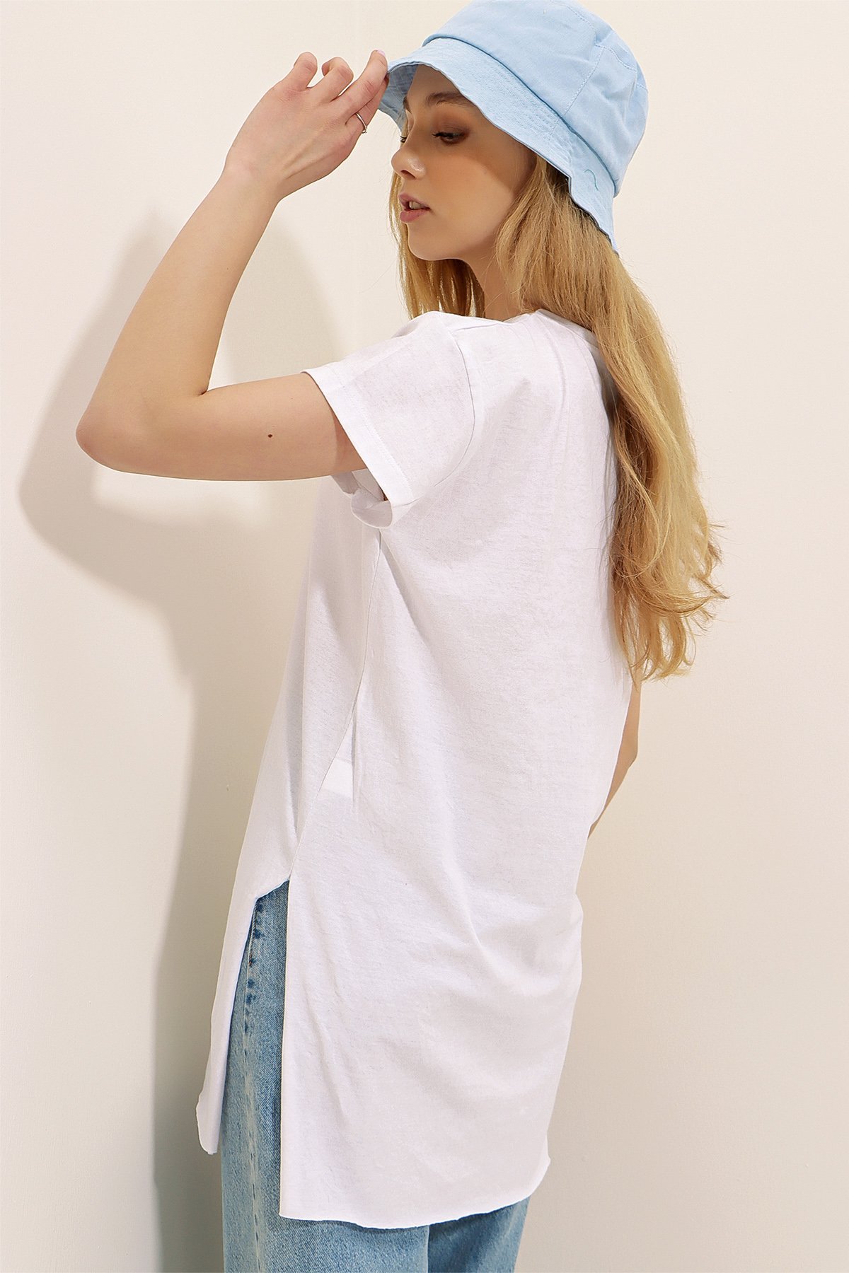 Bisiklet Yaka Yanı Yırtmaçlı Pamuklu Basic T-Shirt - Beyaz