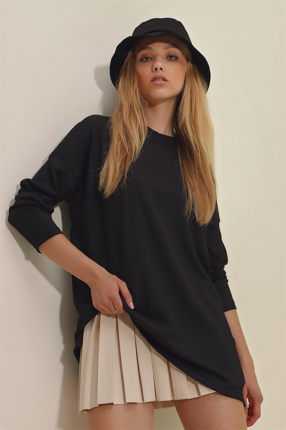 Bisiklet Yaka Yanları Yırtmaçlı Oversize Mevsimlik Basic Bluz - Siyah