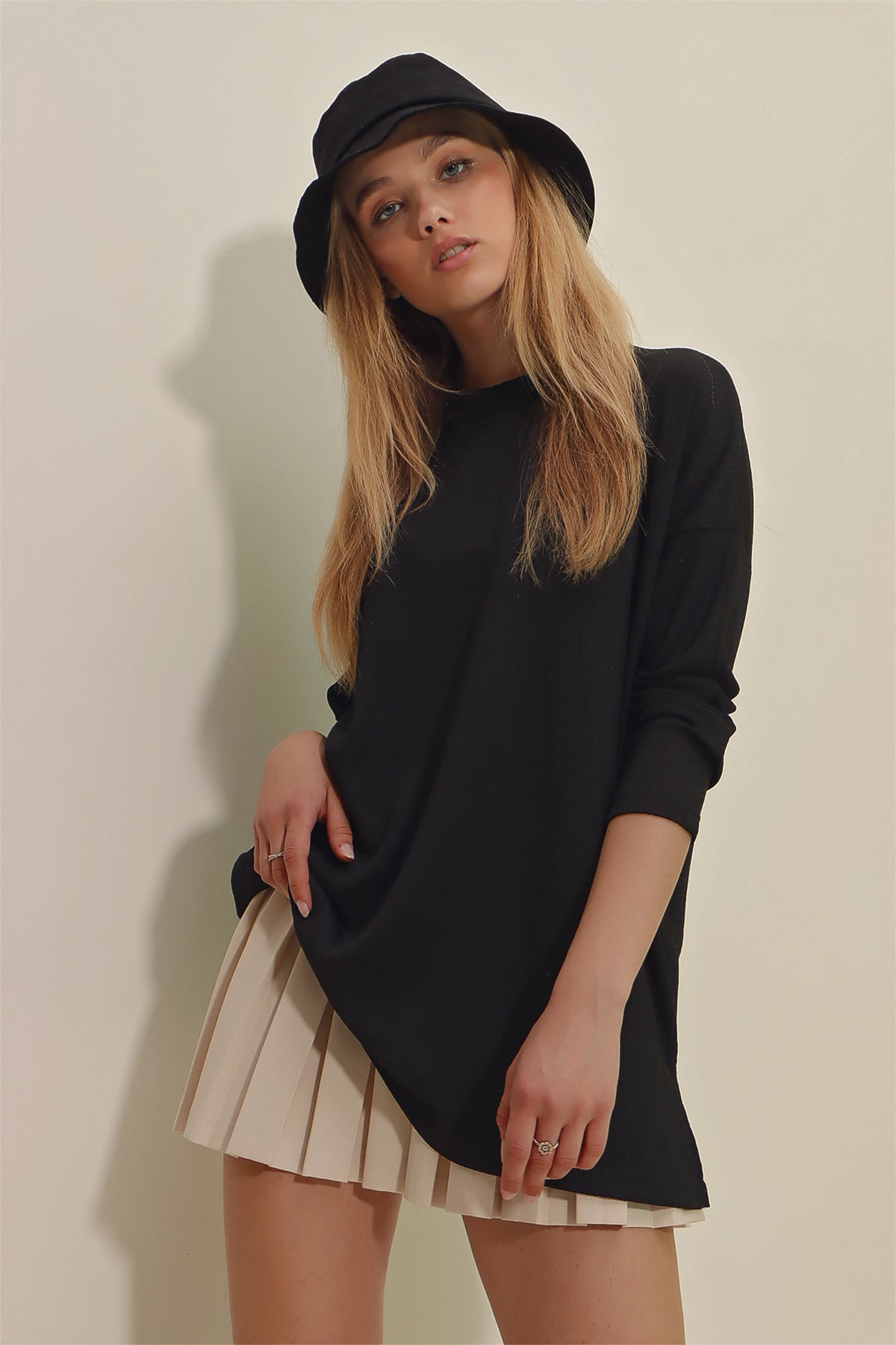 Bisiklet Yaka Yanları Yırtmaçlı Oversize Mevsimlik Basic Bluz - Siyah