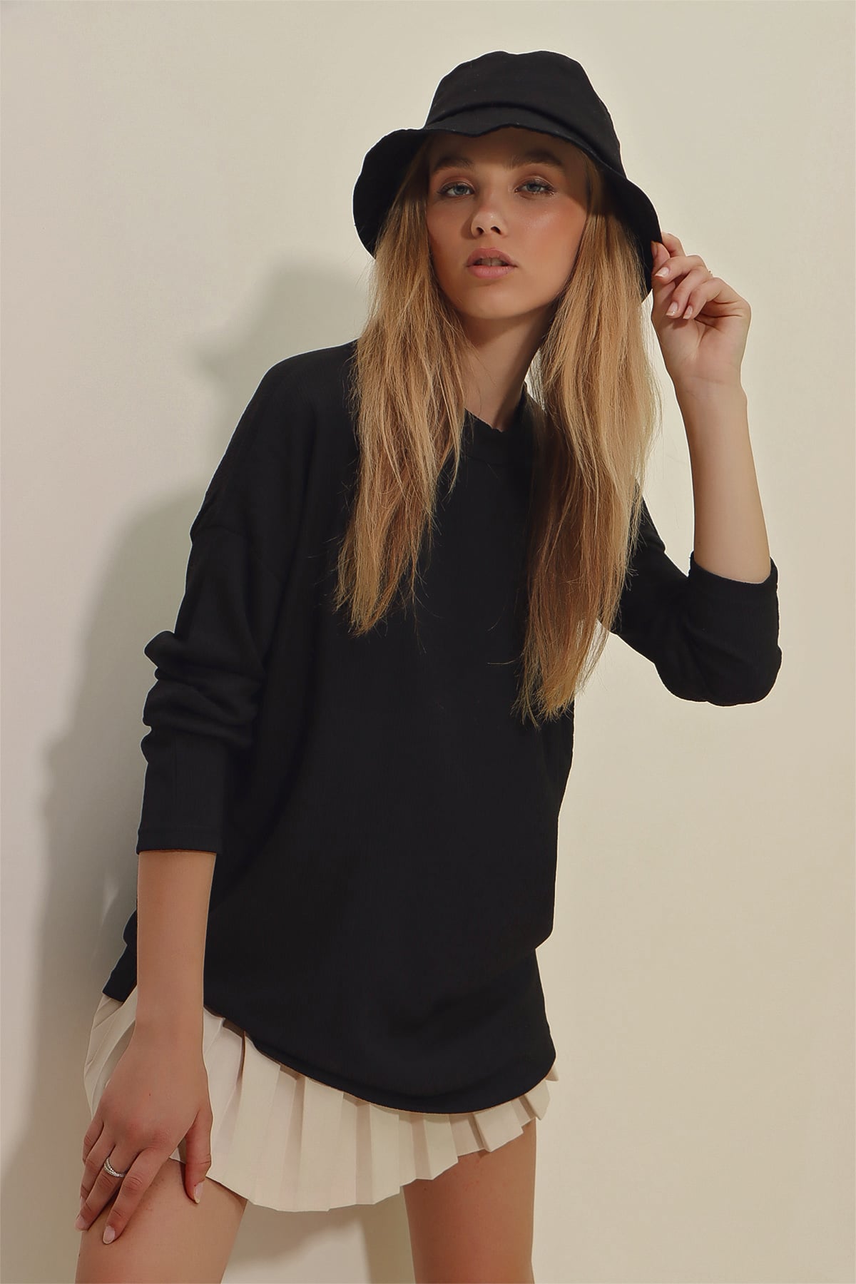 Bisiklet Yaka Yanları Yırtmaçlı Oversize Mevsimlik Basic Bluz - Siyah