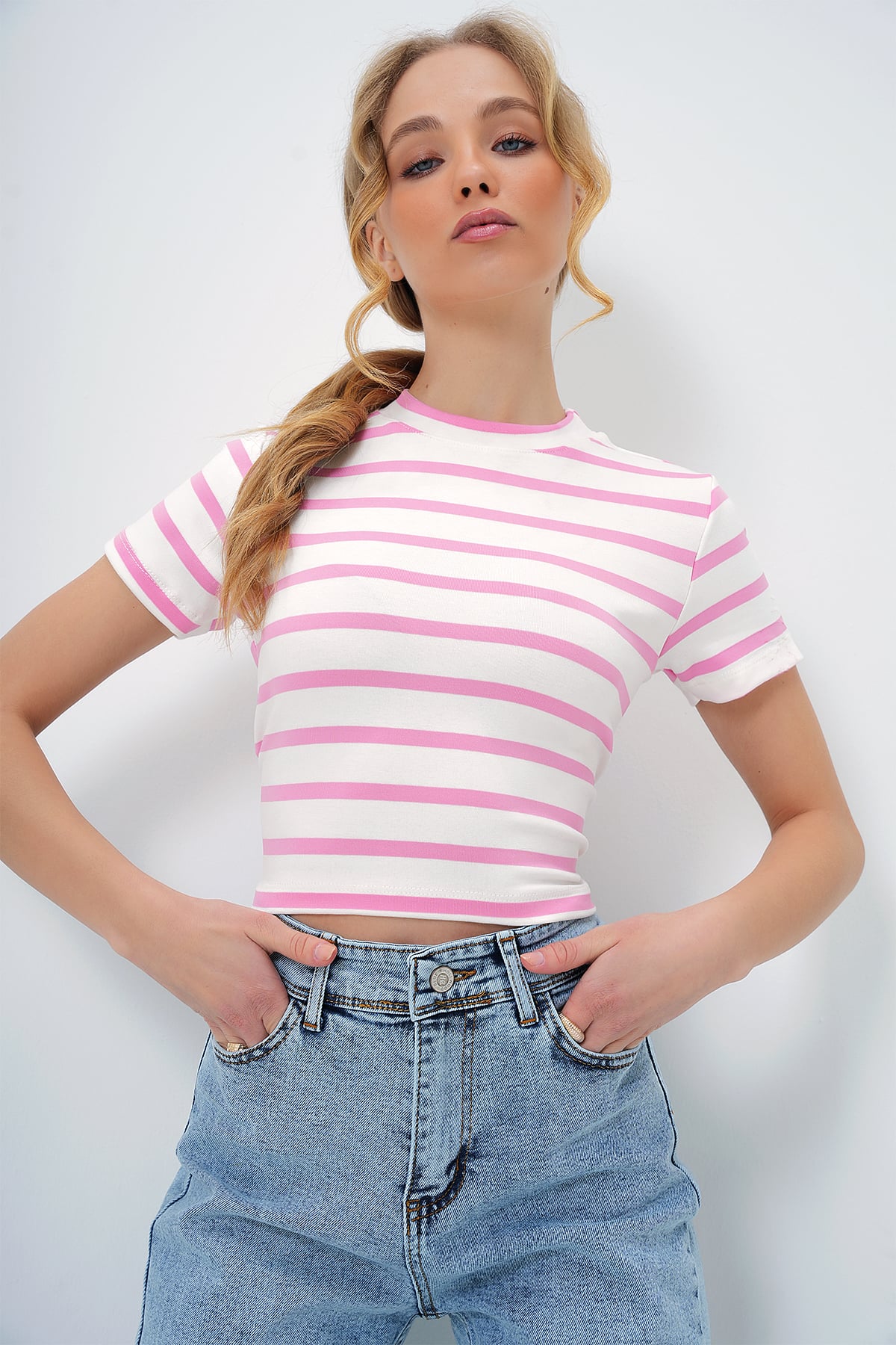 BİSİKLET YAKA YARIM KOL ÇİZGİLİ CROP BLUZ - PEMBE