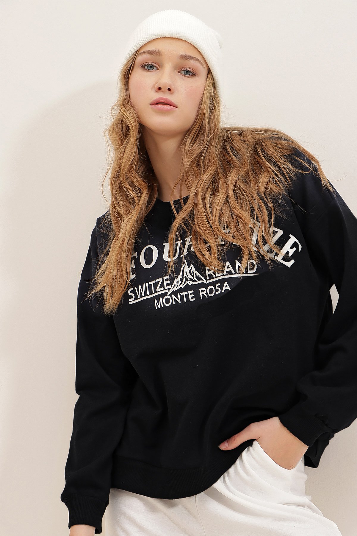 Bisiklet Yaka Yazı Baskılı Oversize Sweatshirt - Siyah