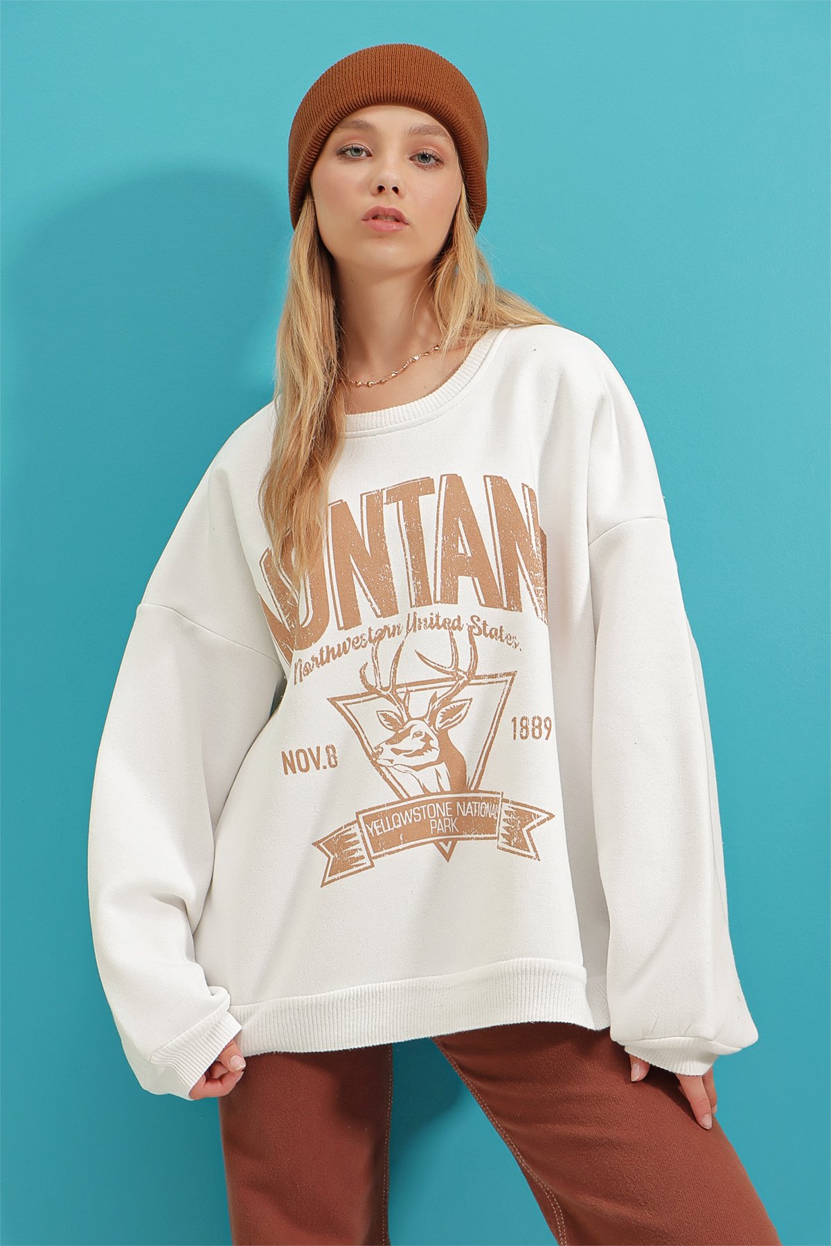 Bisiklet Yaka Yazı Baskılı Üç İplik İçi Polarlı Kolej Sweatshirt - Beyaz
